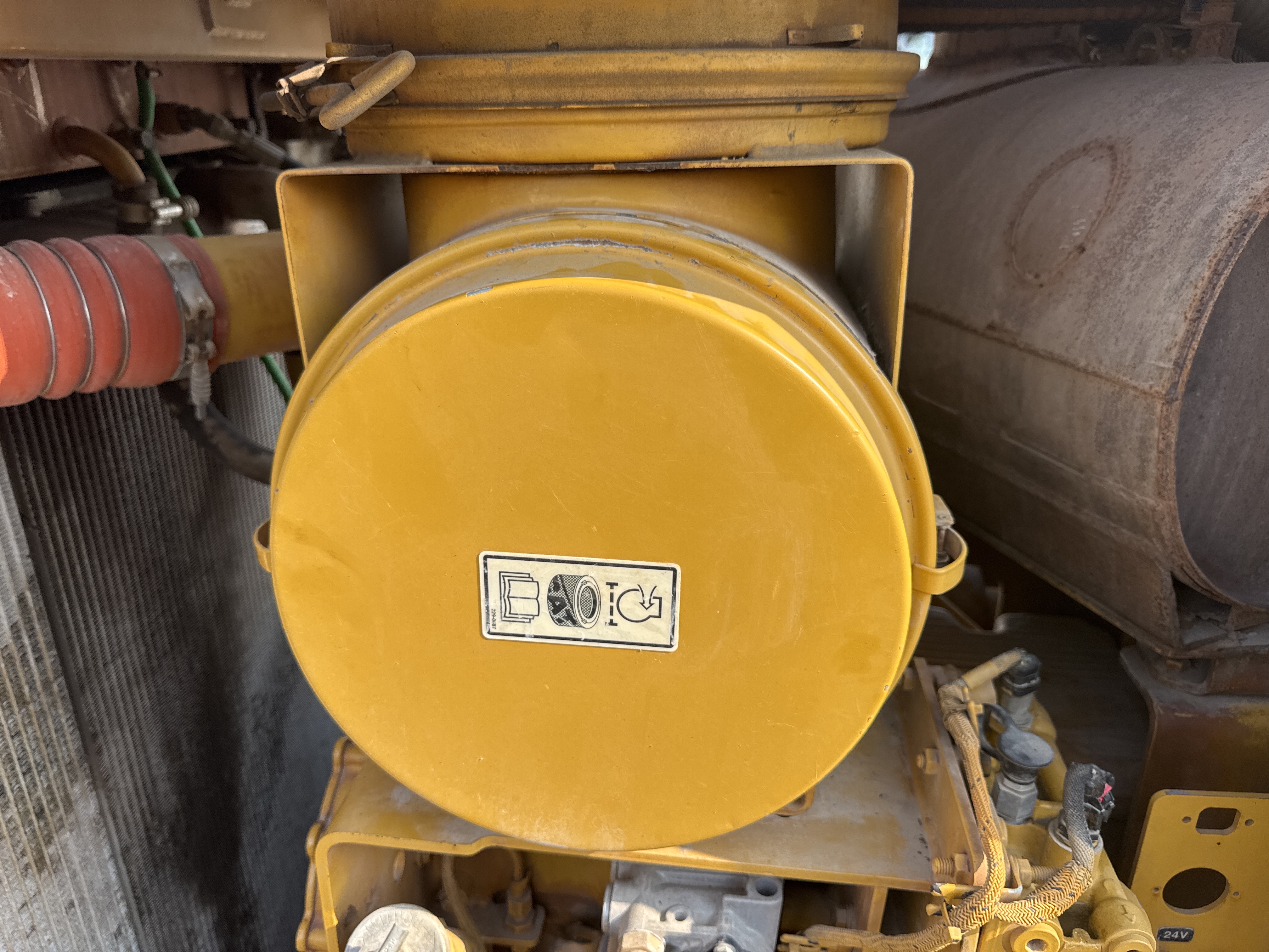 CDB-005-Cat-D8R-Crawler-dozers-inspection-Engine-Air-intake-system-2