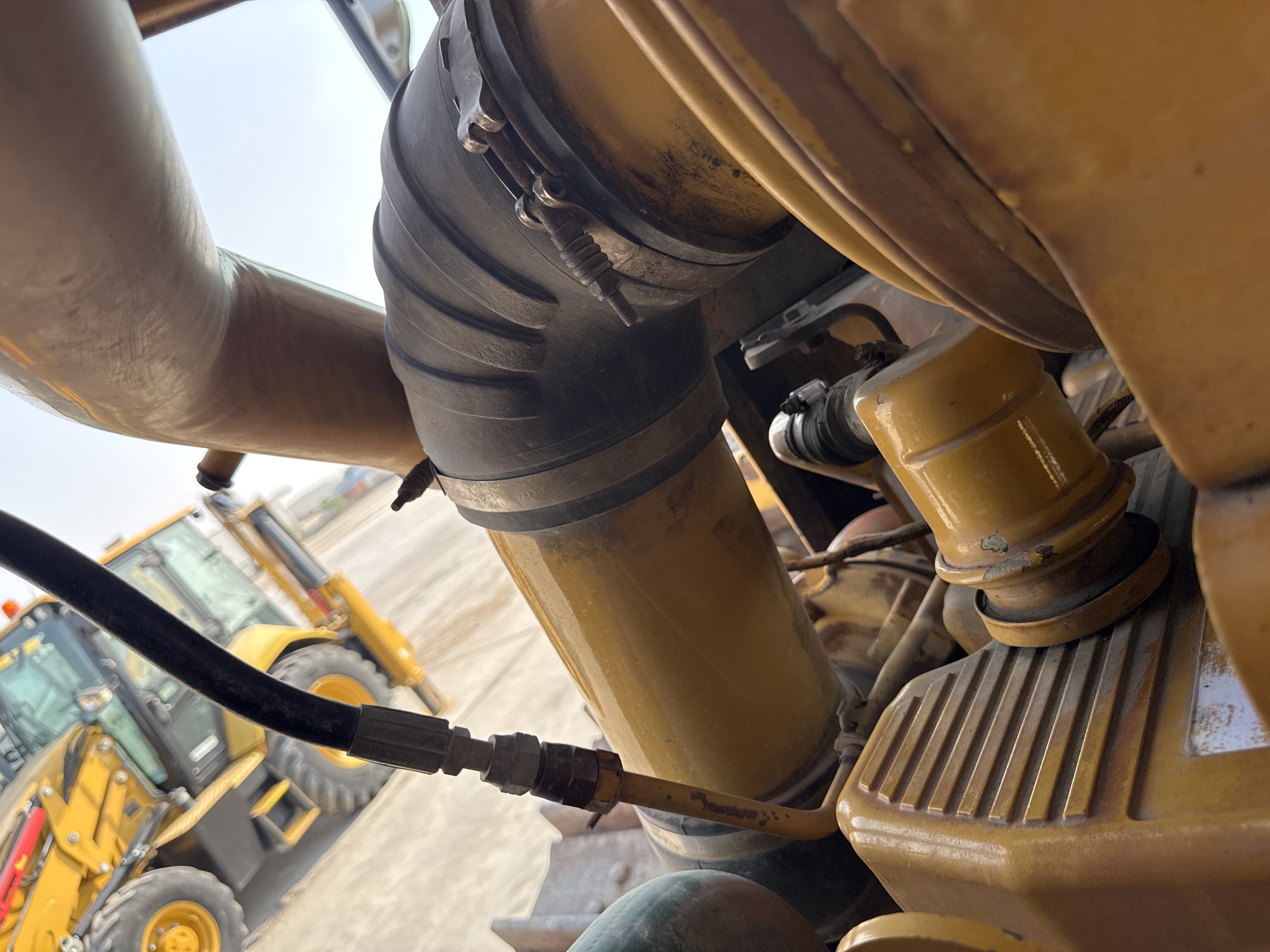 CDB-005-Cat-D8R-Crawler-dozers-inspection-Engine-Air-intake-system-2