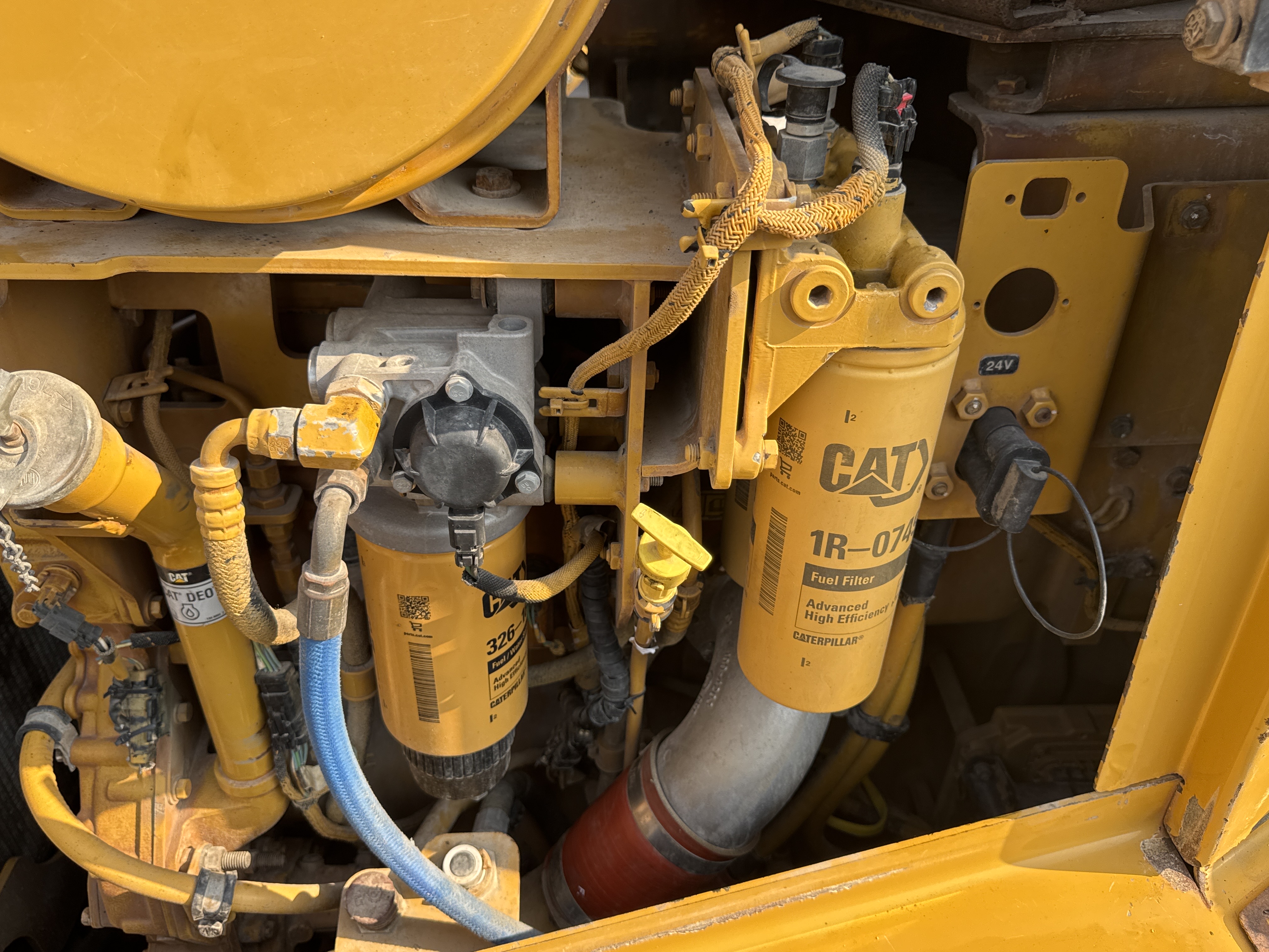 CDB-005-Cat-D8R-Crawler-dozers-inspection-Engine-Fuel-leaks-2