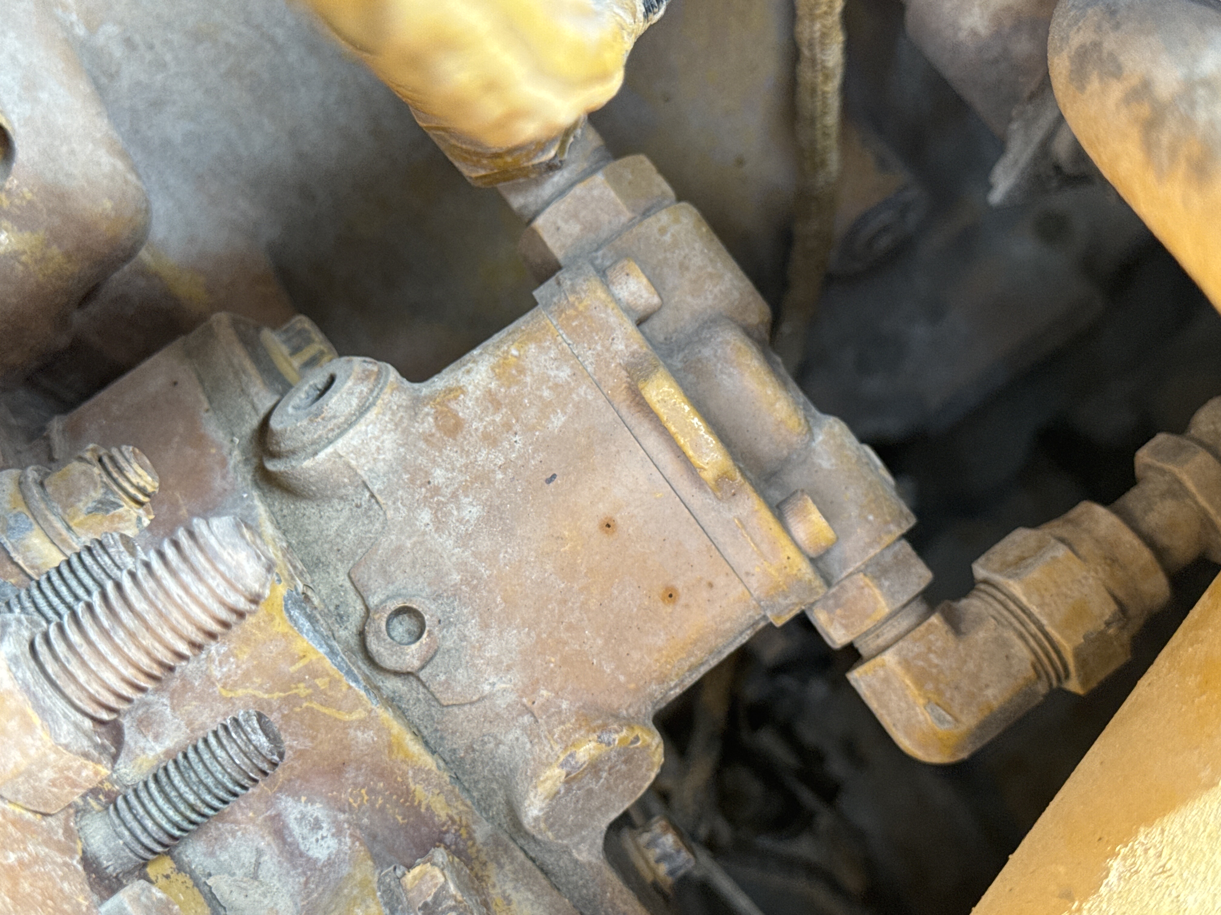 CDB-005-Cat-D8R-Crawler-dozers-inspection-Engine-Fuel-leaks-2