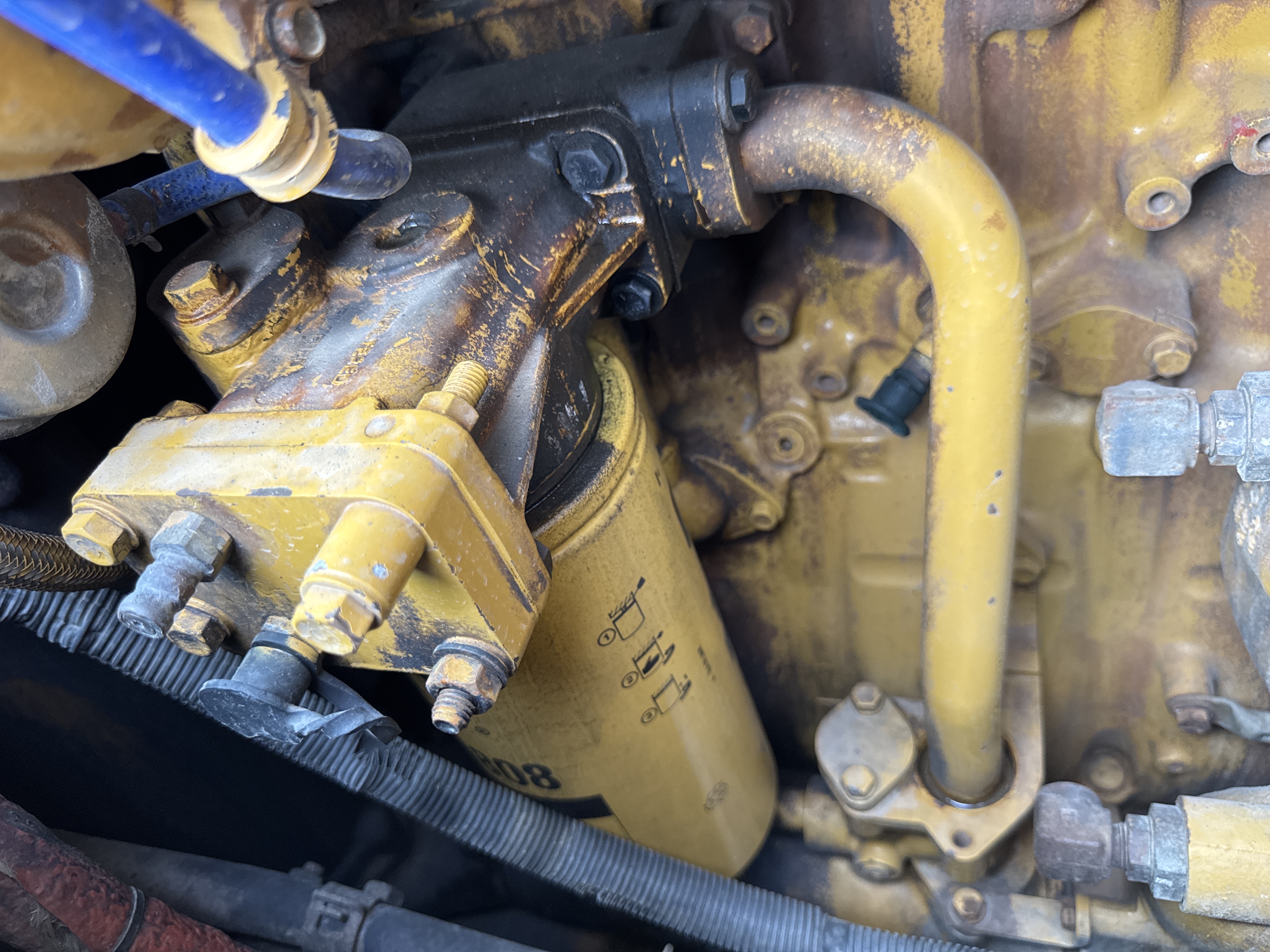 CDB-005-Cat-D8R-Crawler-dozers-inspection-Engine-Engine-oil-leaks-2