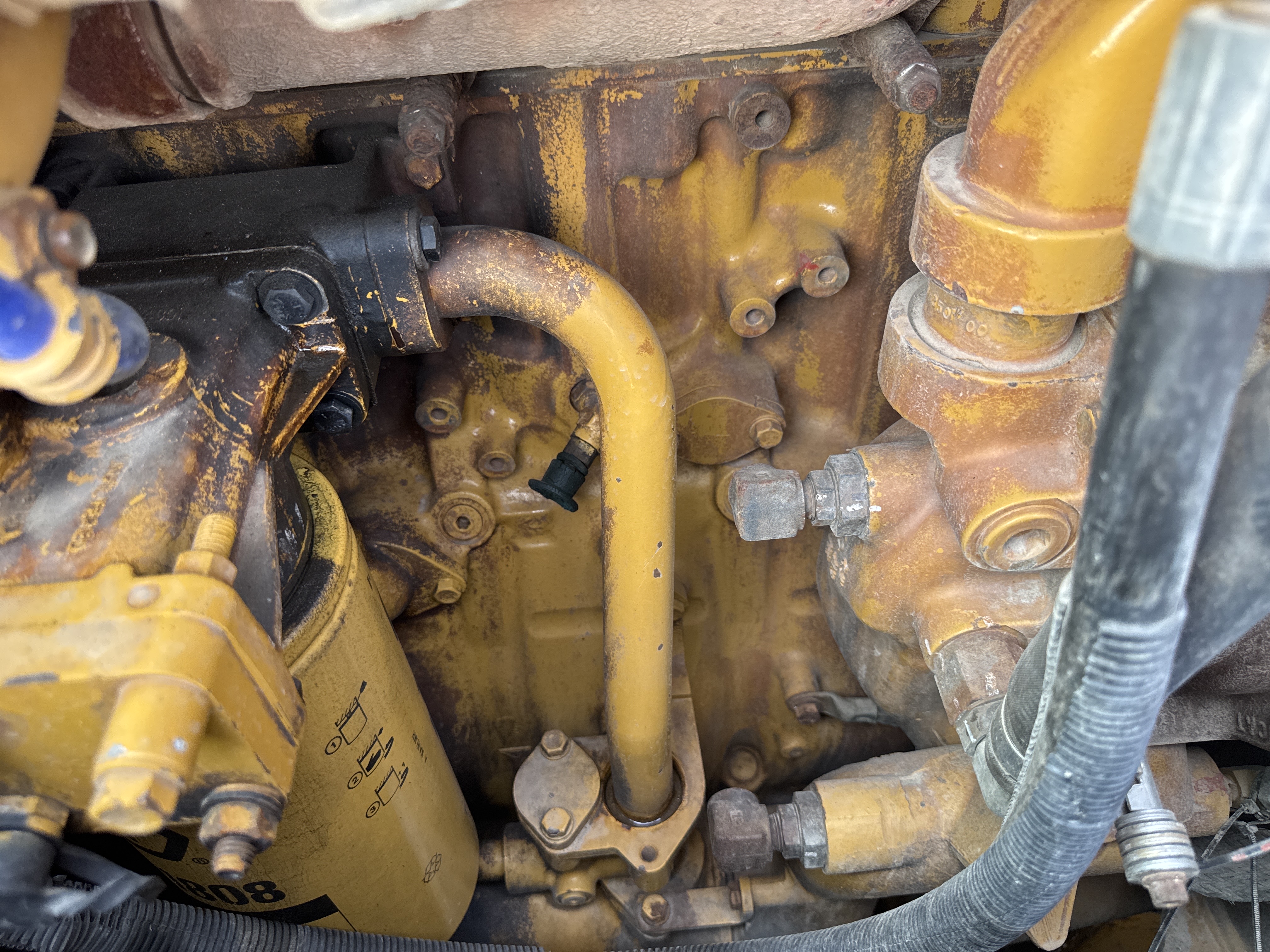 CDB-005-Cat-D8R-Crawler-dozers-inspection-Engine-Engine-oil-leaks-2