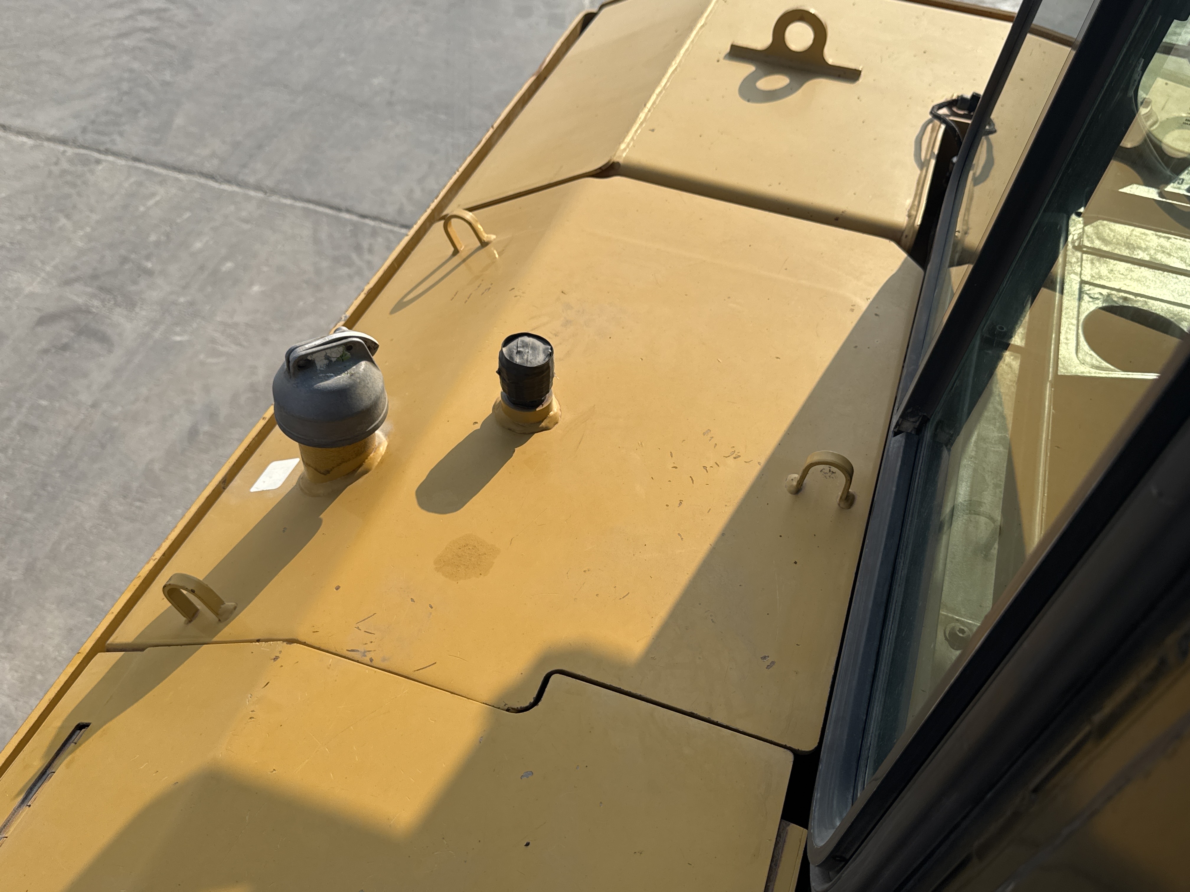 CDB-005-Cat-D8R-Crawler-dozers-inspection-Hydraulics-Hydraulic-Tank-2