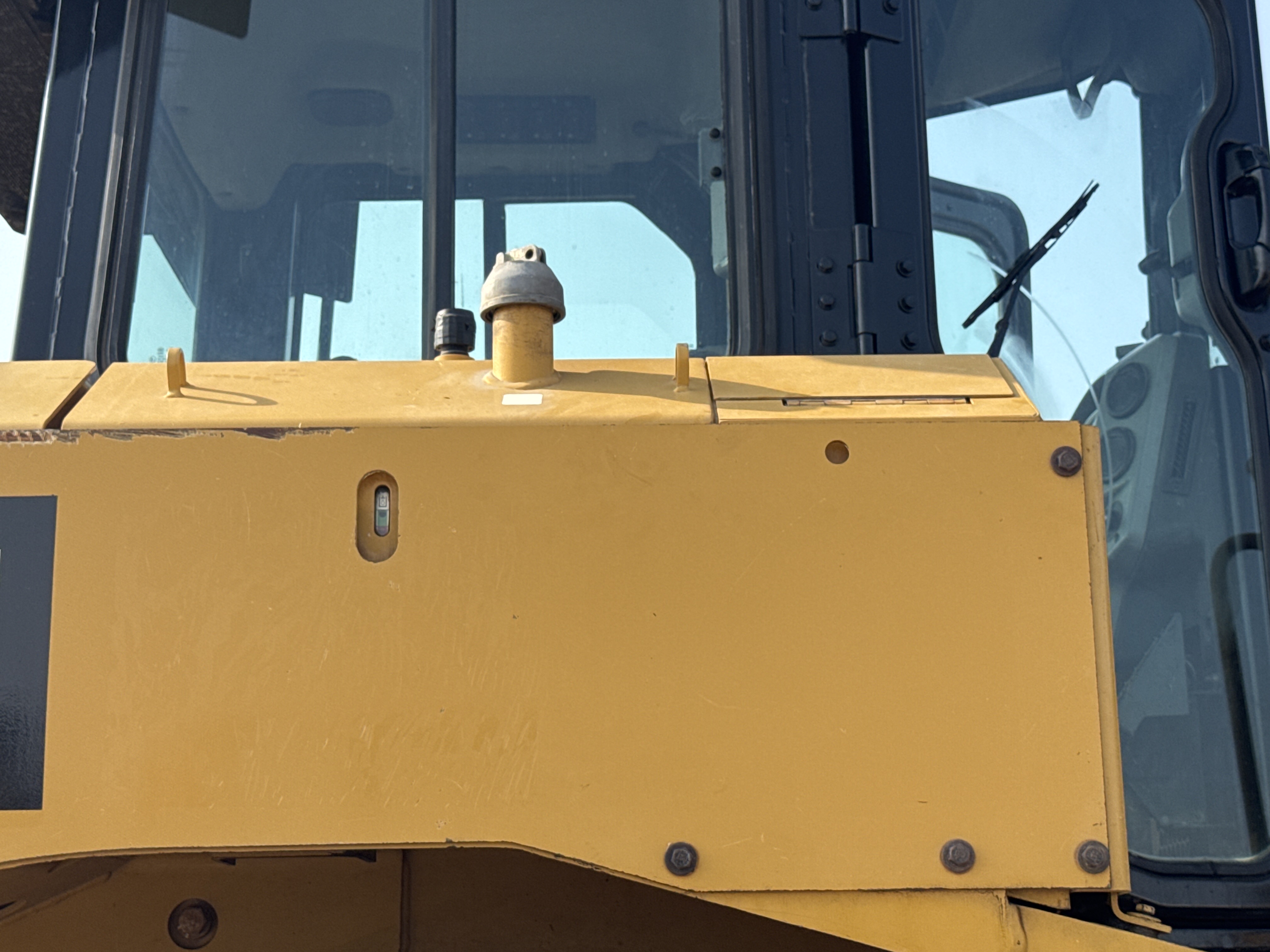 CDB-005-Cat-D8R-Crawler-dozers-inspection-Hydraulics-Hydraulic-Tank-2