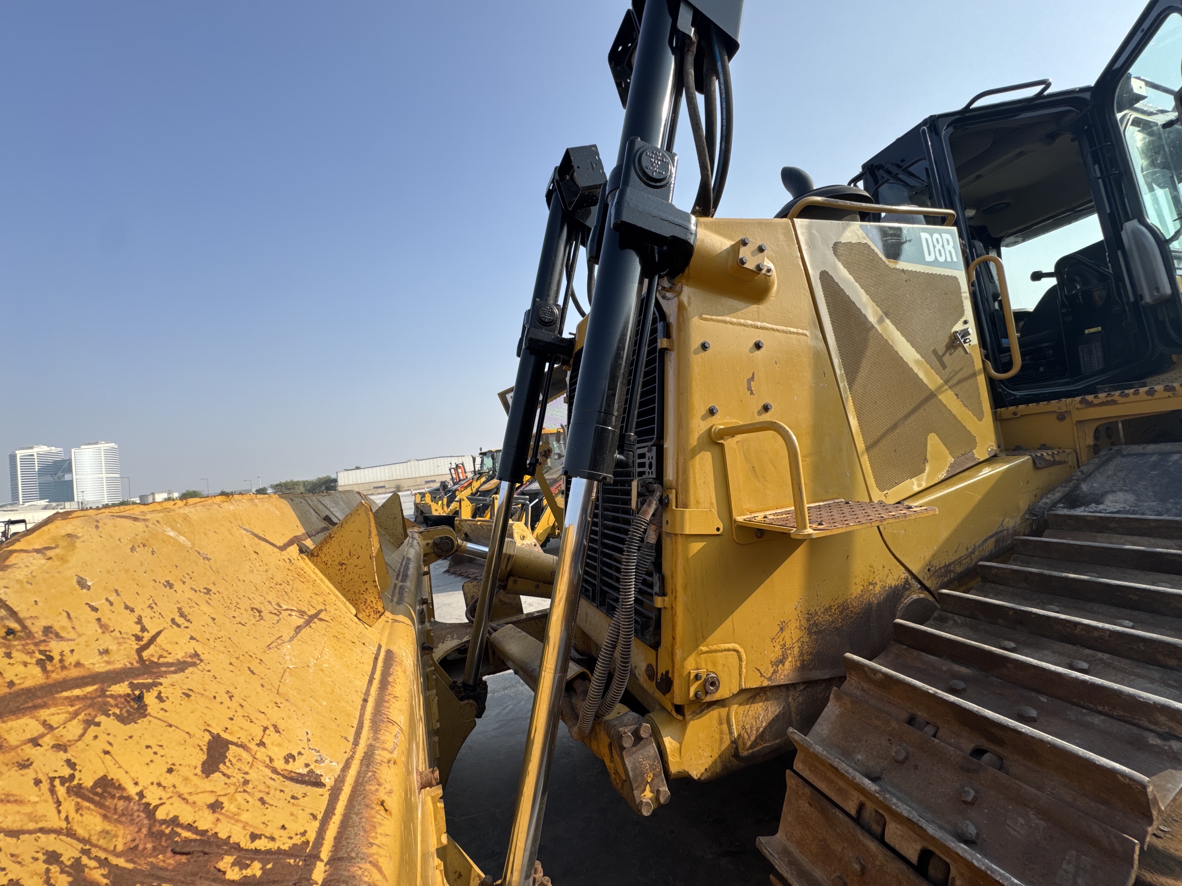 CDB-005-Cat-D8R-Crawler-dozers-inspection-Hydraulics-Blade-lift-cylinders-2