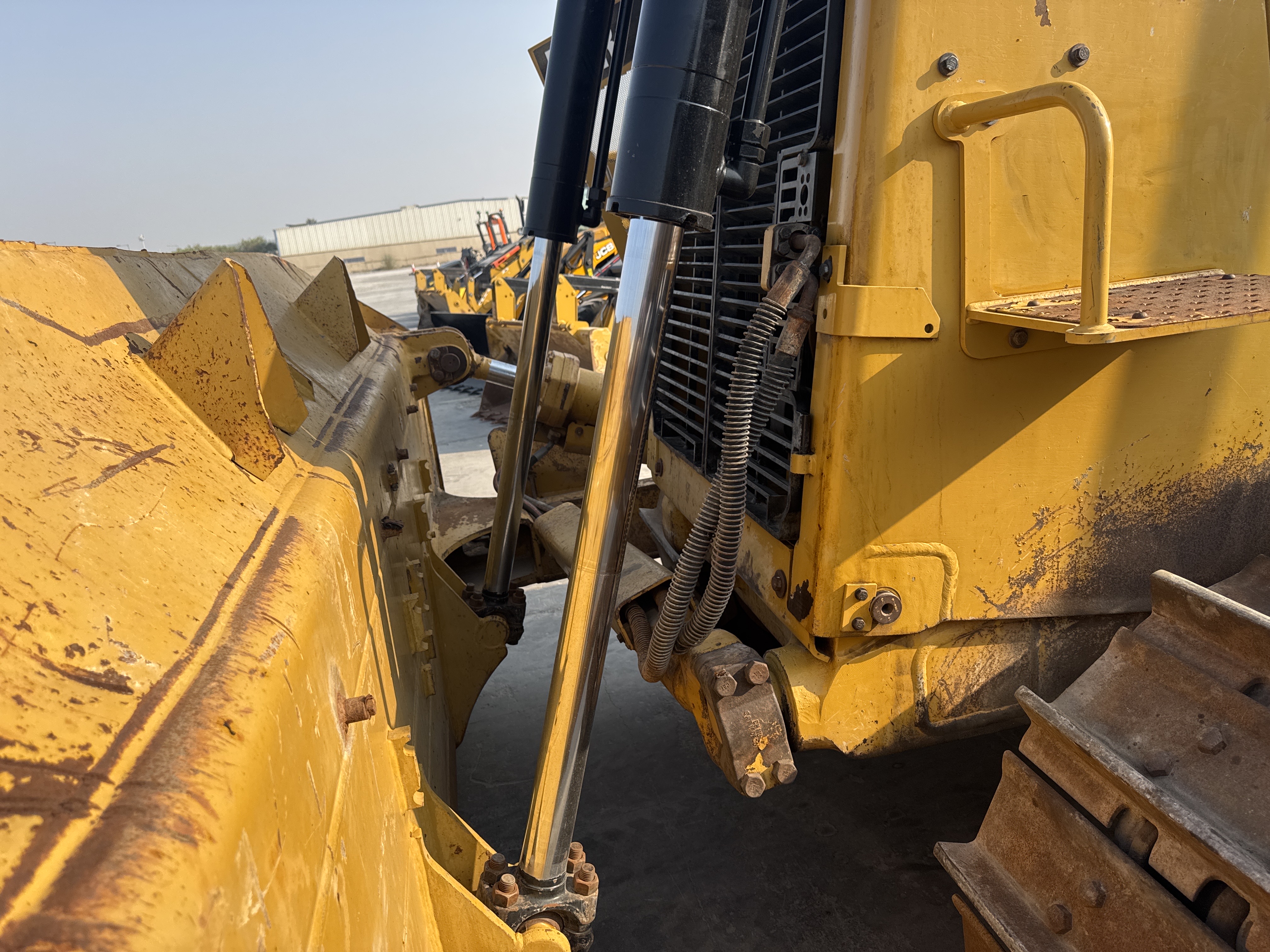 CDB-005-Cat-D8R-Crawler-dozers-inspection-Hydraulics-Blade-lift-cylinders-2