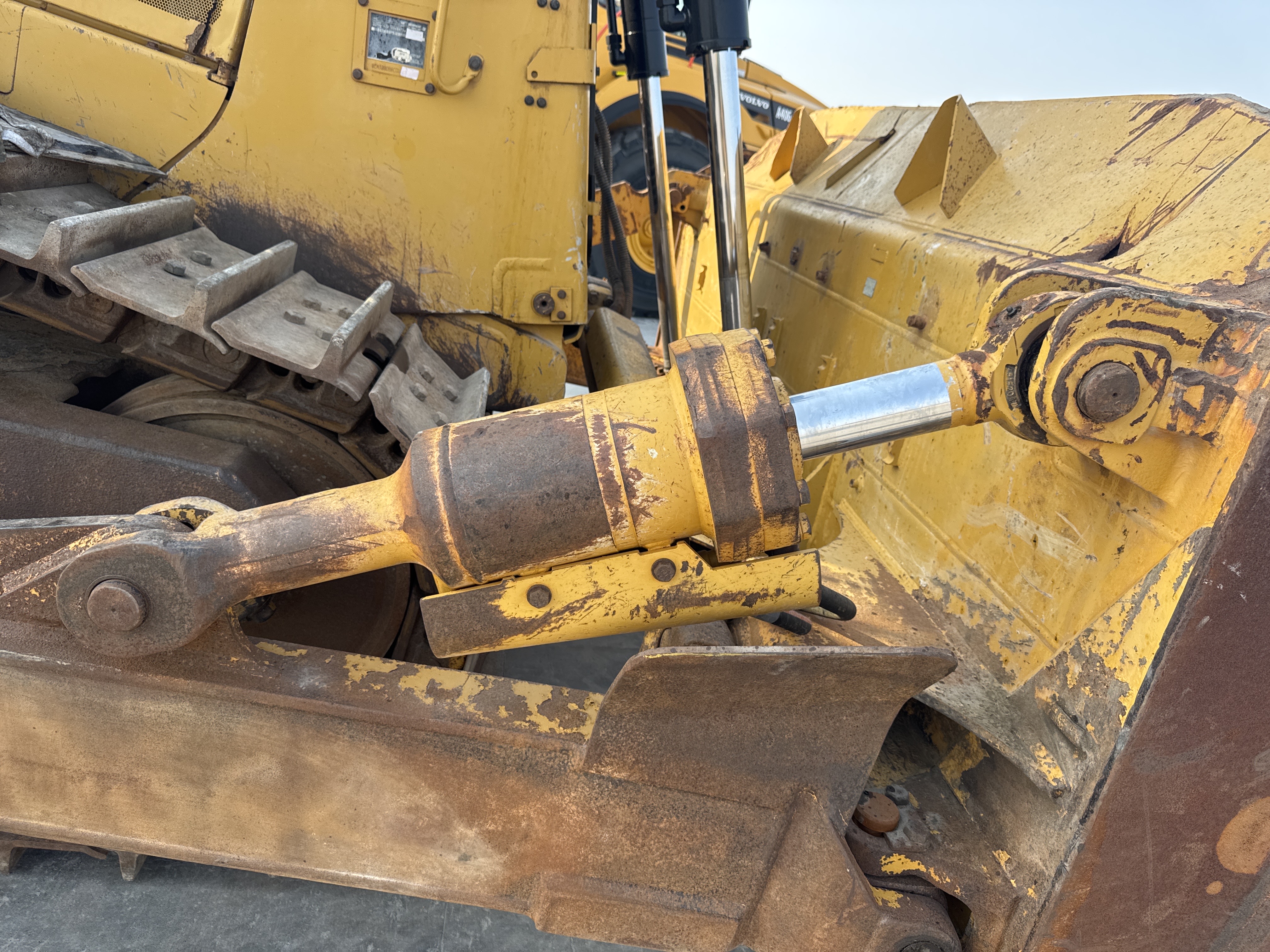 CDB-005-Cat-D8R-Crawler-dozers-inspection-Hydraulics-Blade-tilt-cylinders-2