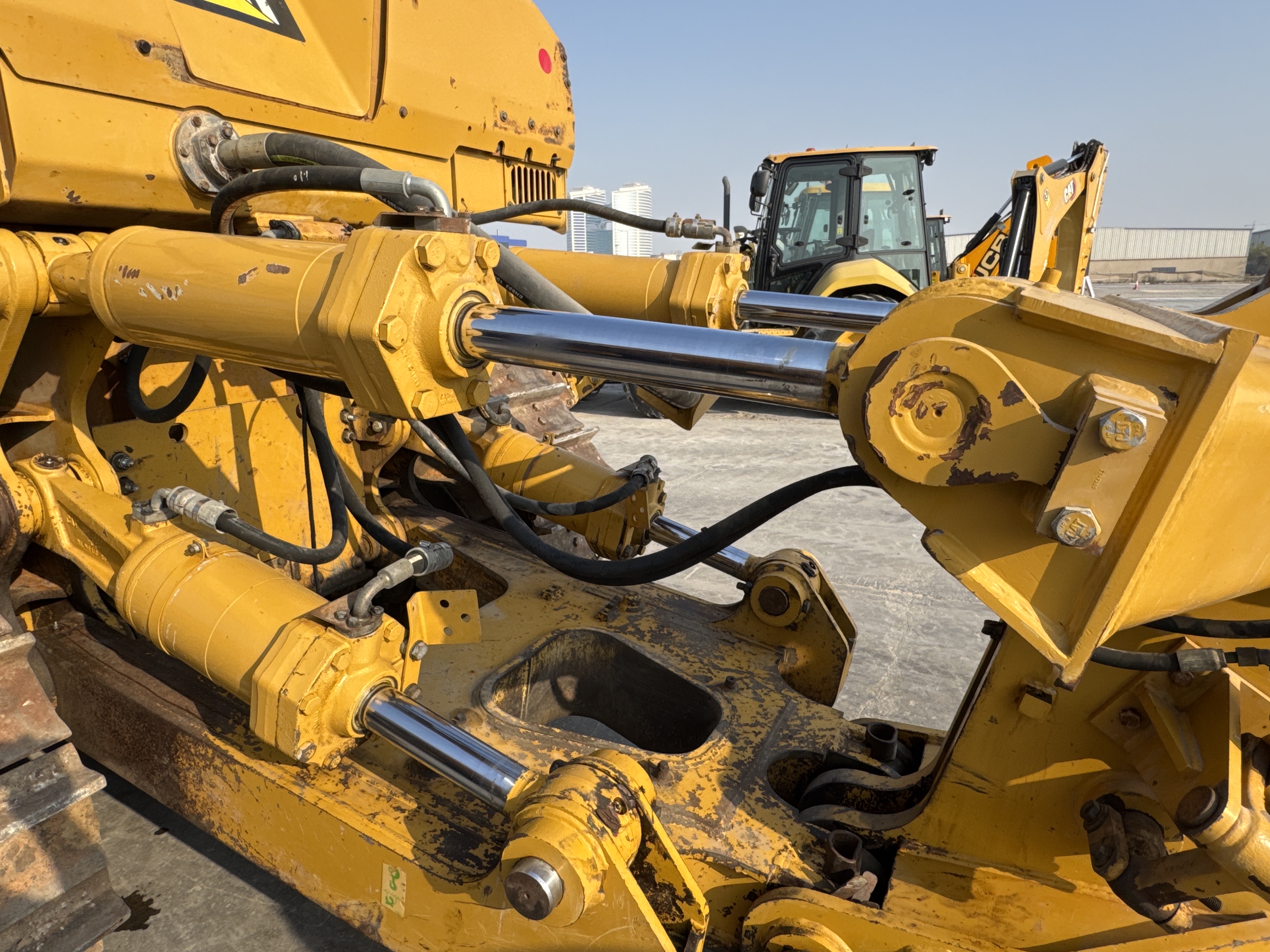 CDB-005-Cat-D8R-Crawler-dozers-inspection-Hydraulics-Ripper-cylinders-2