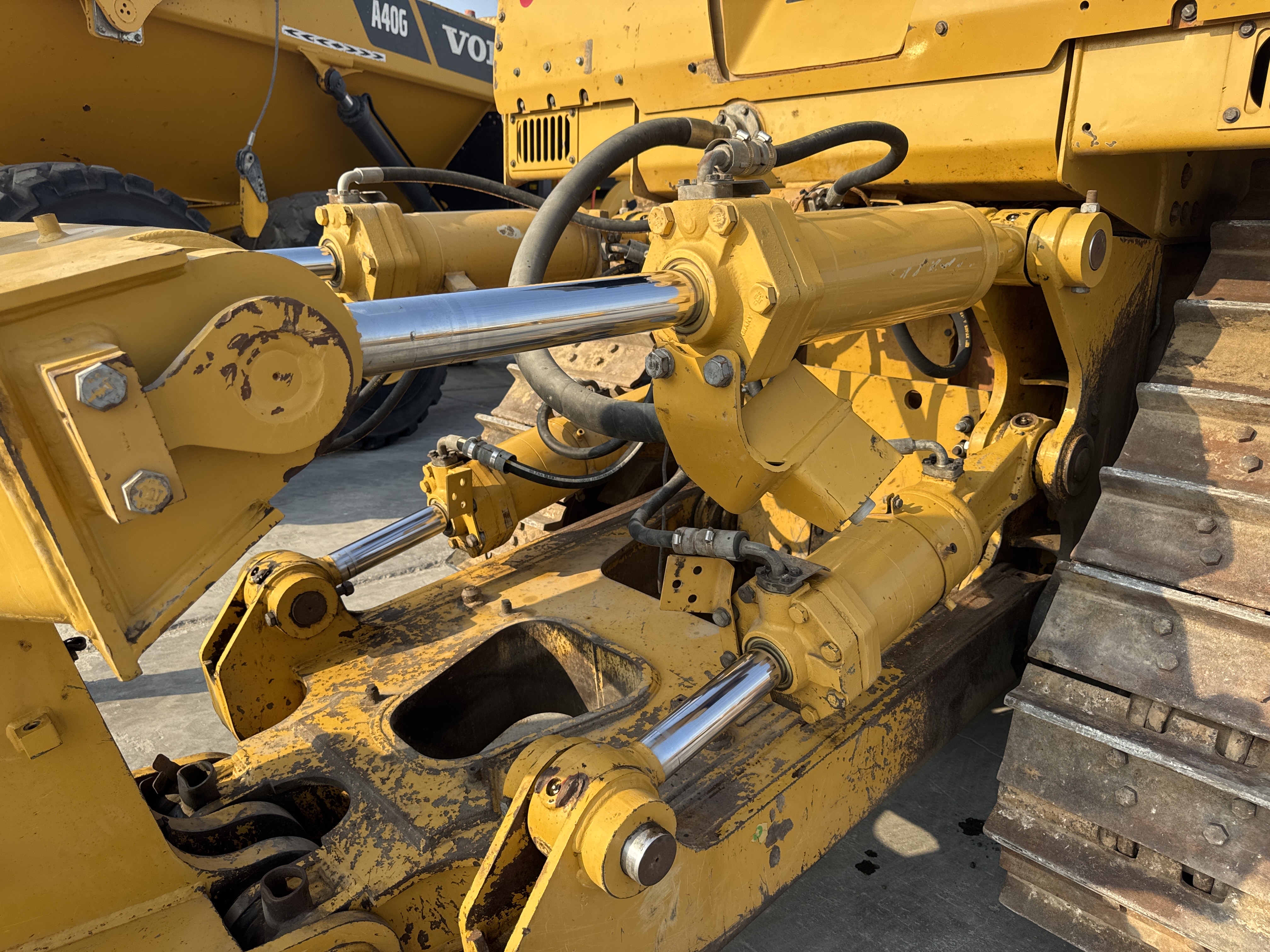 CDB-005-Cat-D8R-Crawler-dozers-inspection-Hydraulics-Ripper-cylinders-2