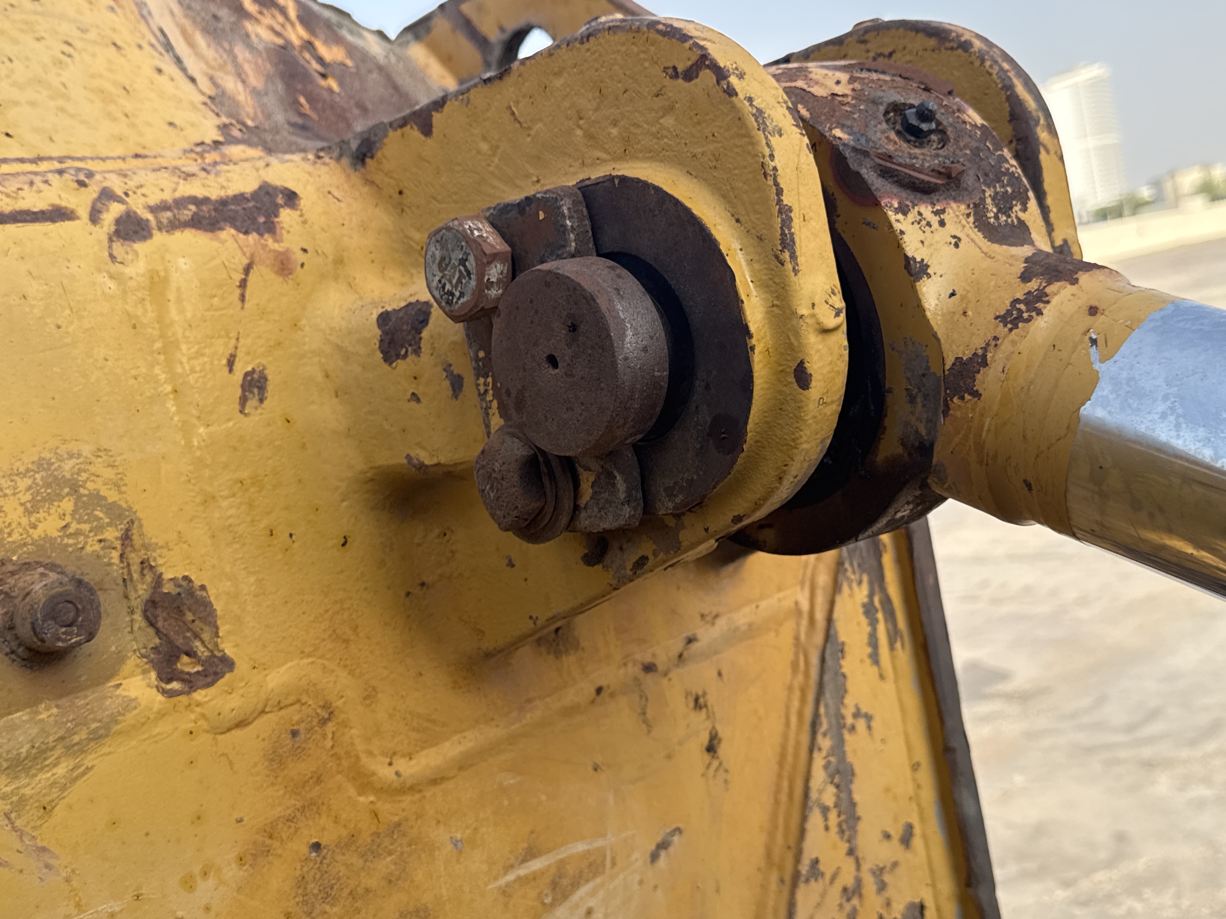 CDB-005-Cat-D8R-Crawler-dozers-inspection-Hydraulics-Hydraulic-pins-/-locks-2