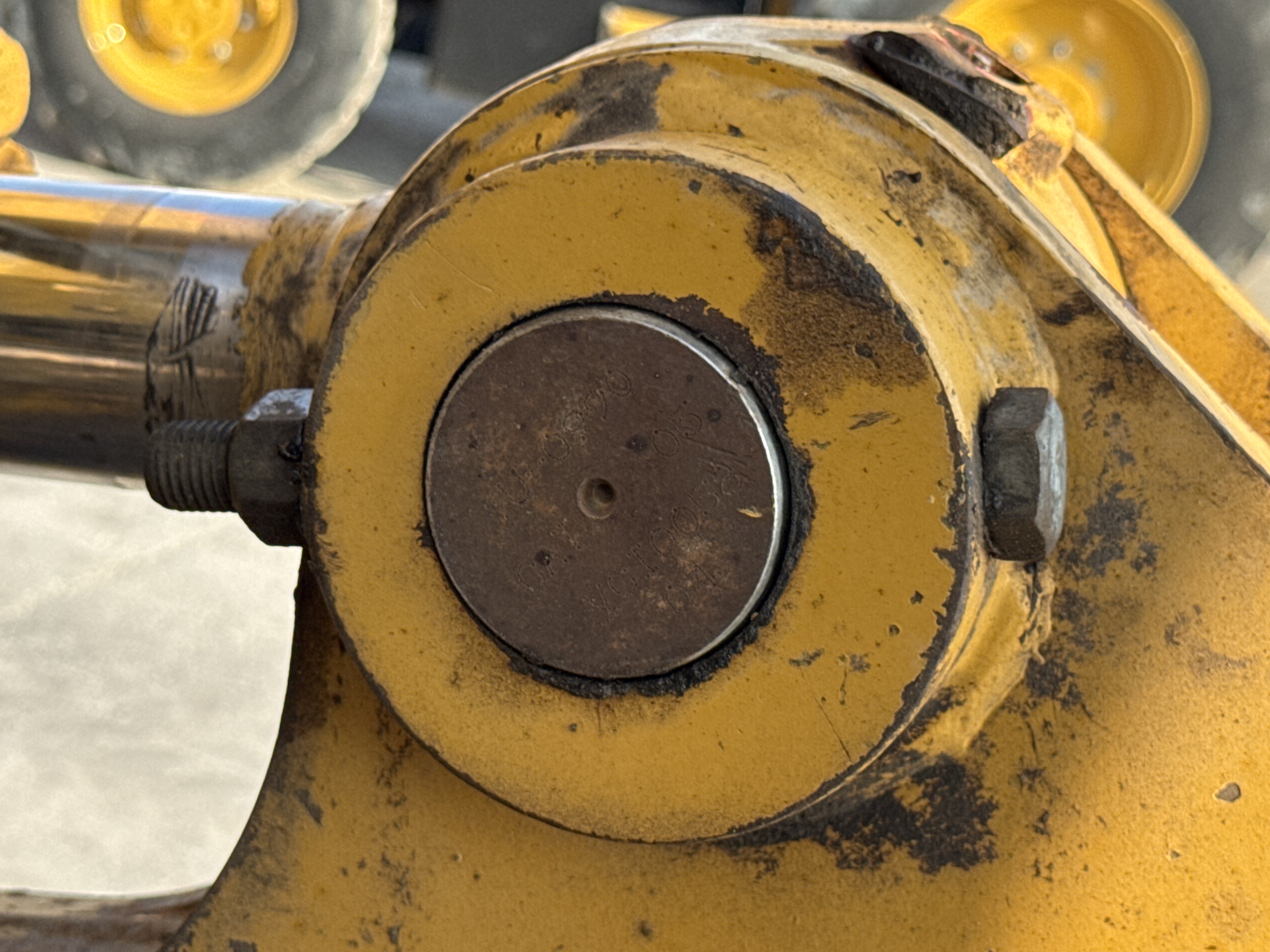 CDB-005-Cat-D8R-Crawler-dozers-inspection-Hydraulics-Hydraulic-pins-/-locks-2