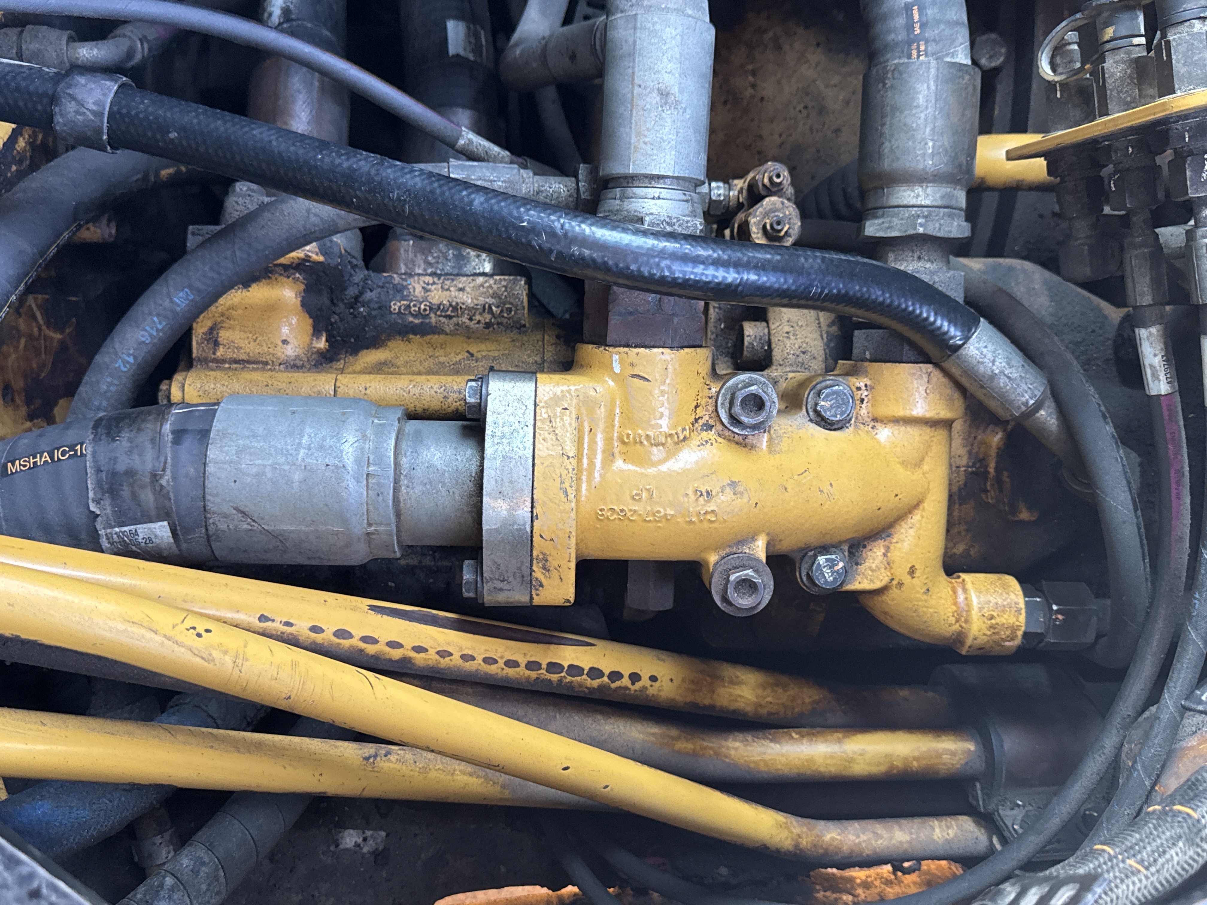 CDB-005-Cat-D8R-Crawler-dozers-inspection-Hydraulics-Hydraulic-pump-2