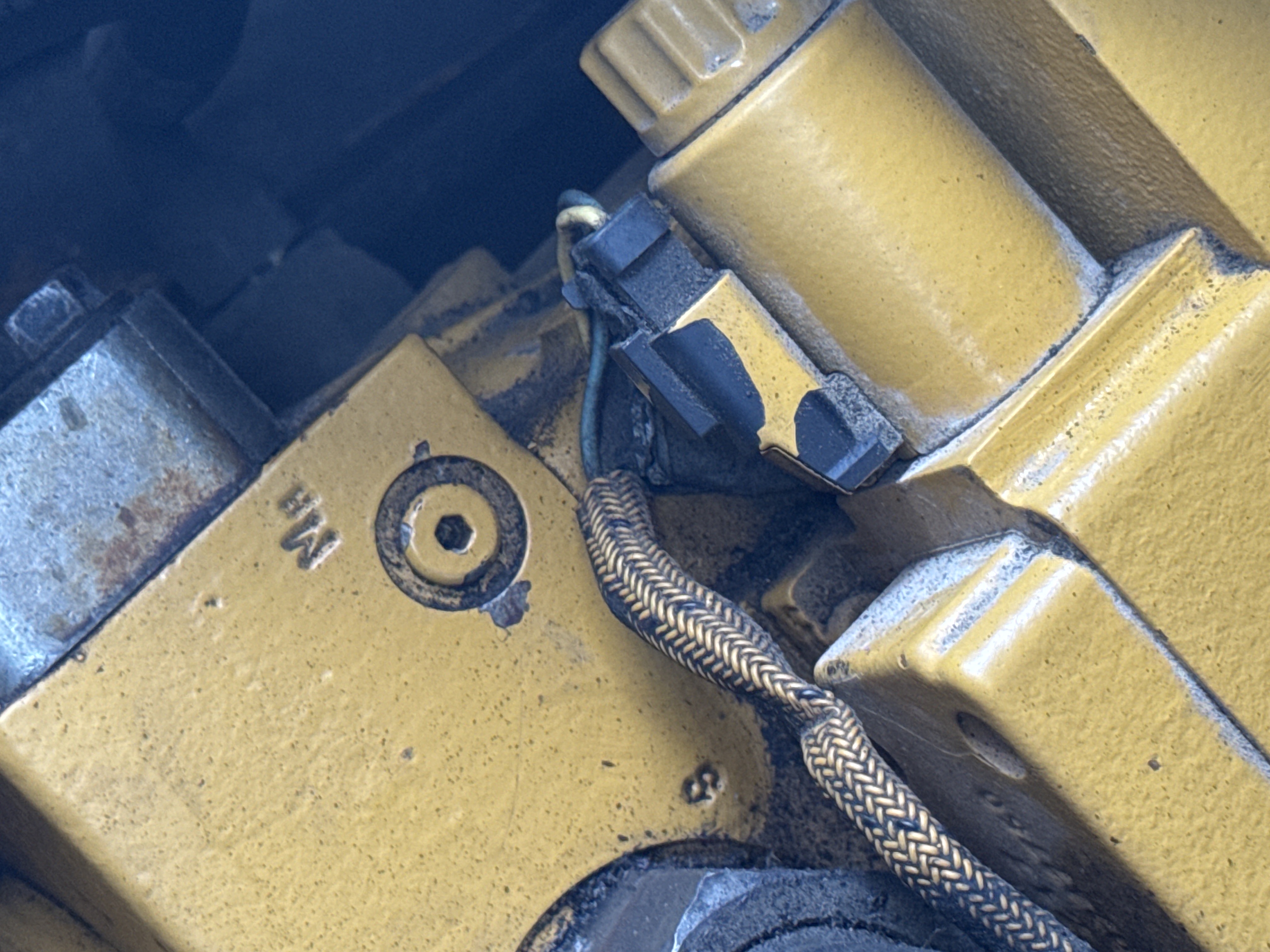 CDB-005-Cat-D8R-Crawler-dozers-inspection-Hydraulics-Wiring-harness-2