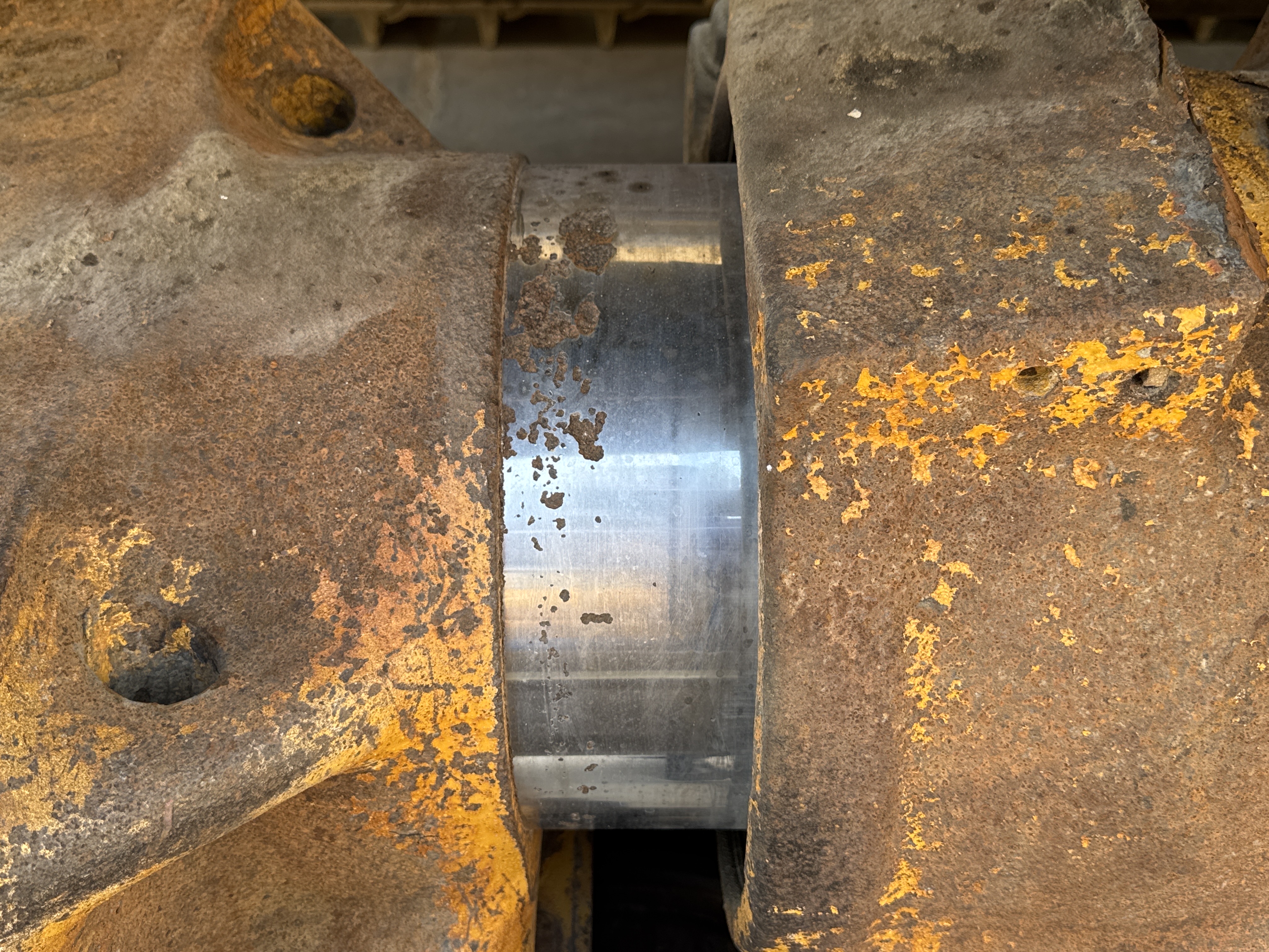 CDB-005-Cat-D8R-Crawler-dozers-inspection-Undercarriage-Left-track-tensioner-2