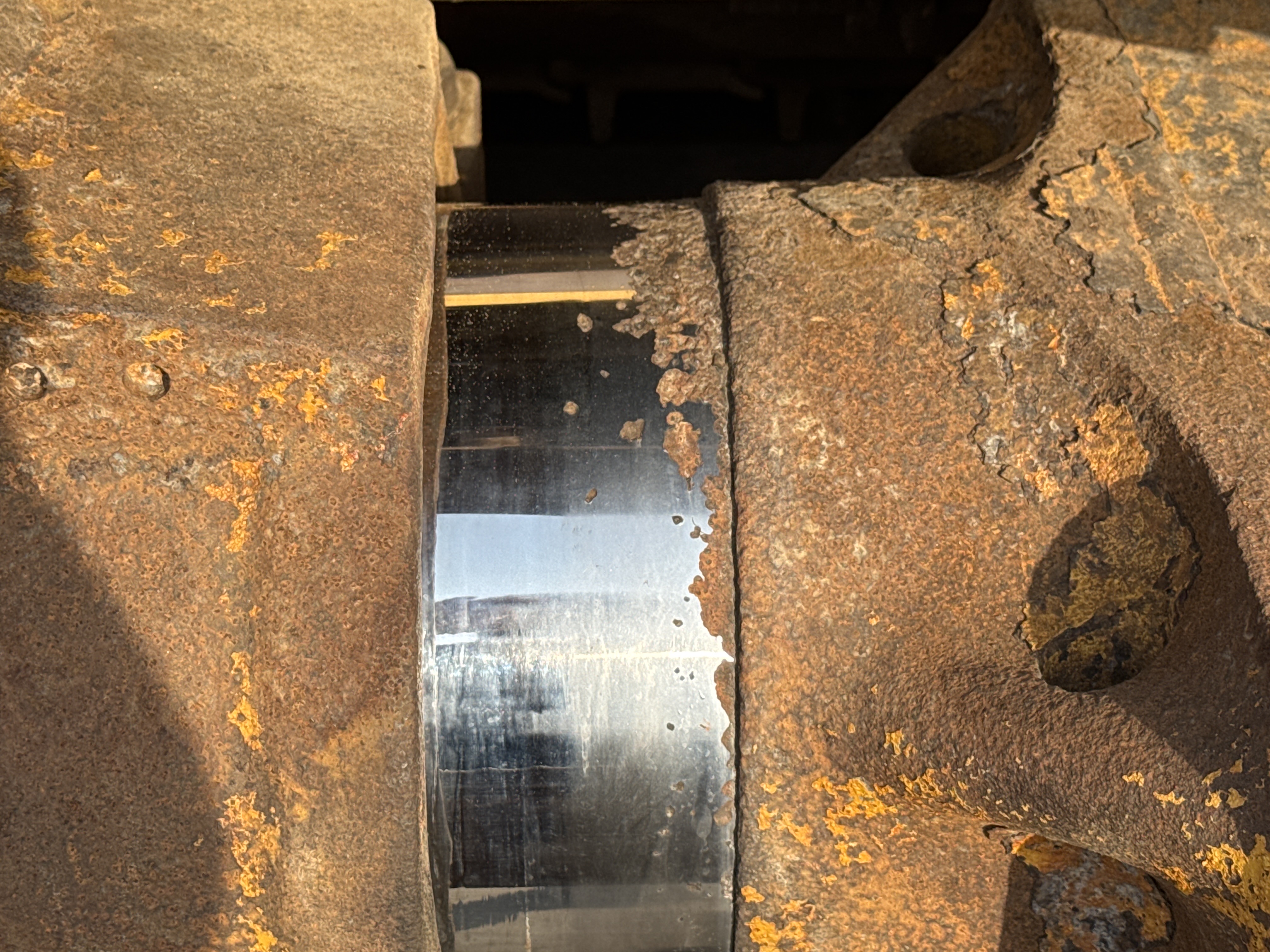 CDB-005-Cat-D8R-Crawler-dozers-inspection-Undercarriage-Right-track-tensioner-2