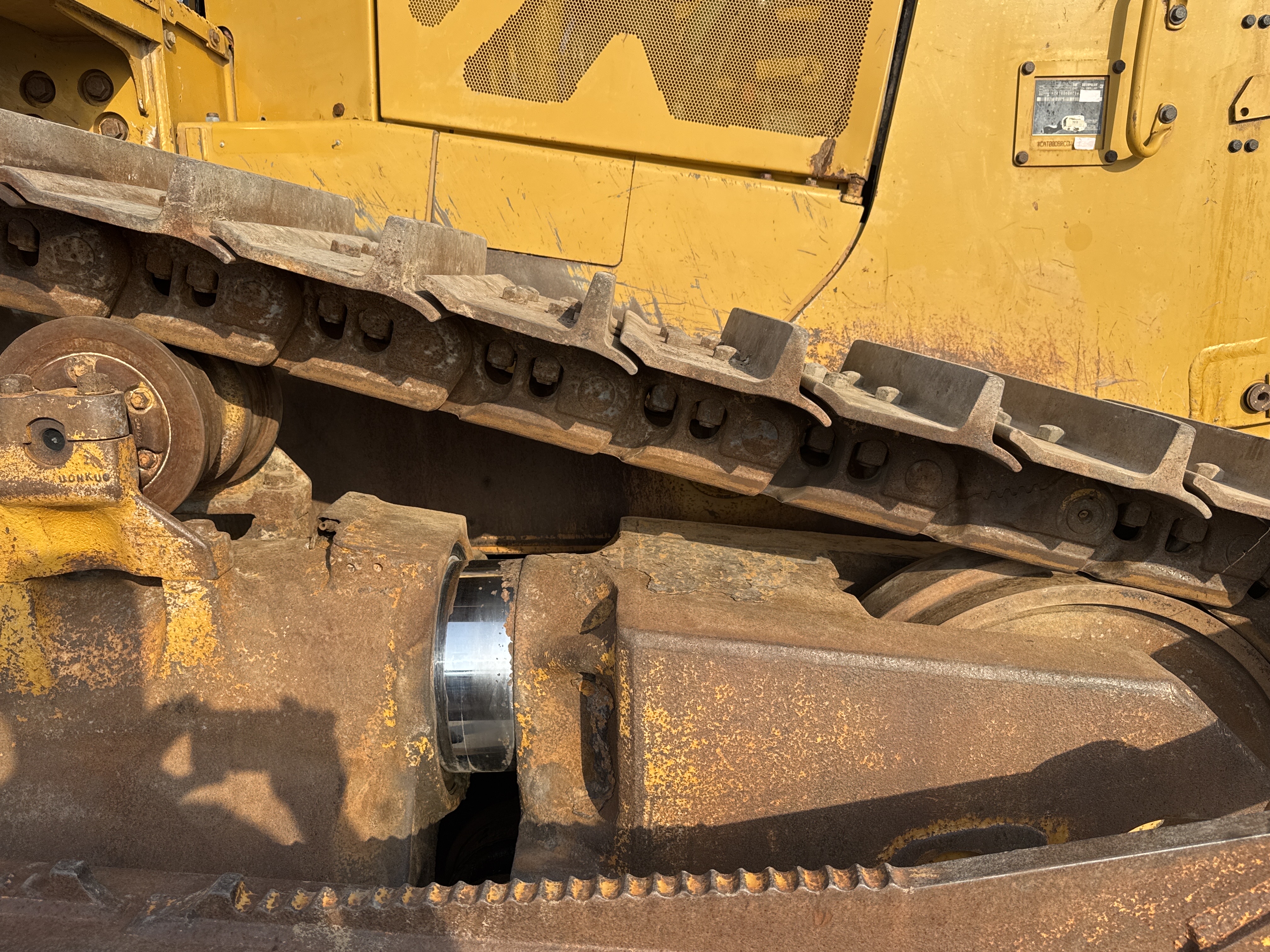 CDB-005-Cat-D8R-Crawler-dozers-inspection-Undercarriage-Right-track-tensioner-2