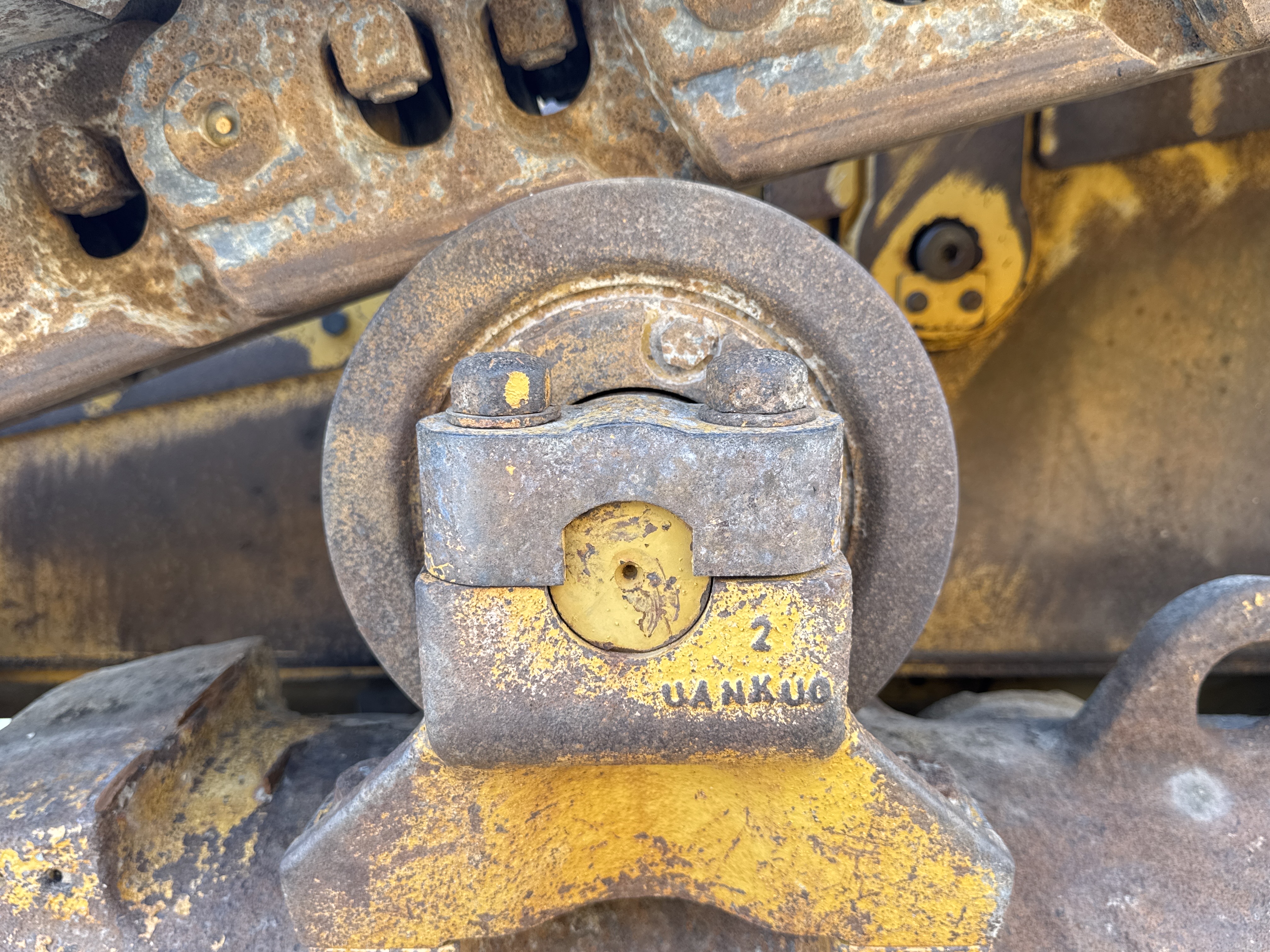 CDB-005-Cat-D8R-Crawler-dozers-inspection-Undercarriage-Left-carrier-rollers-2