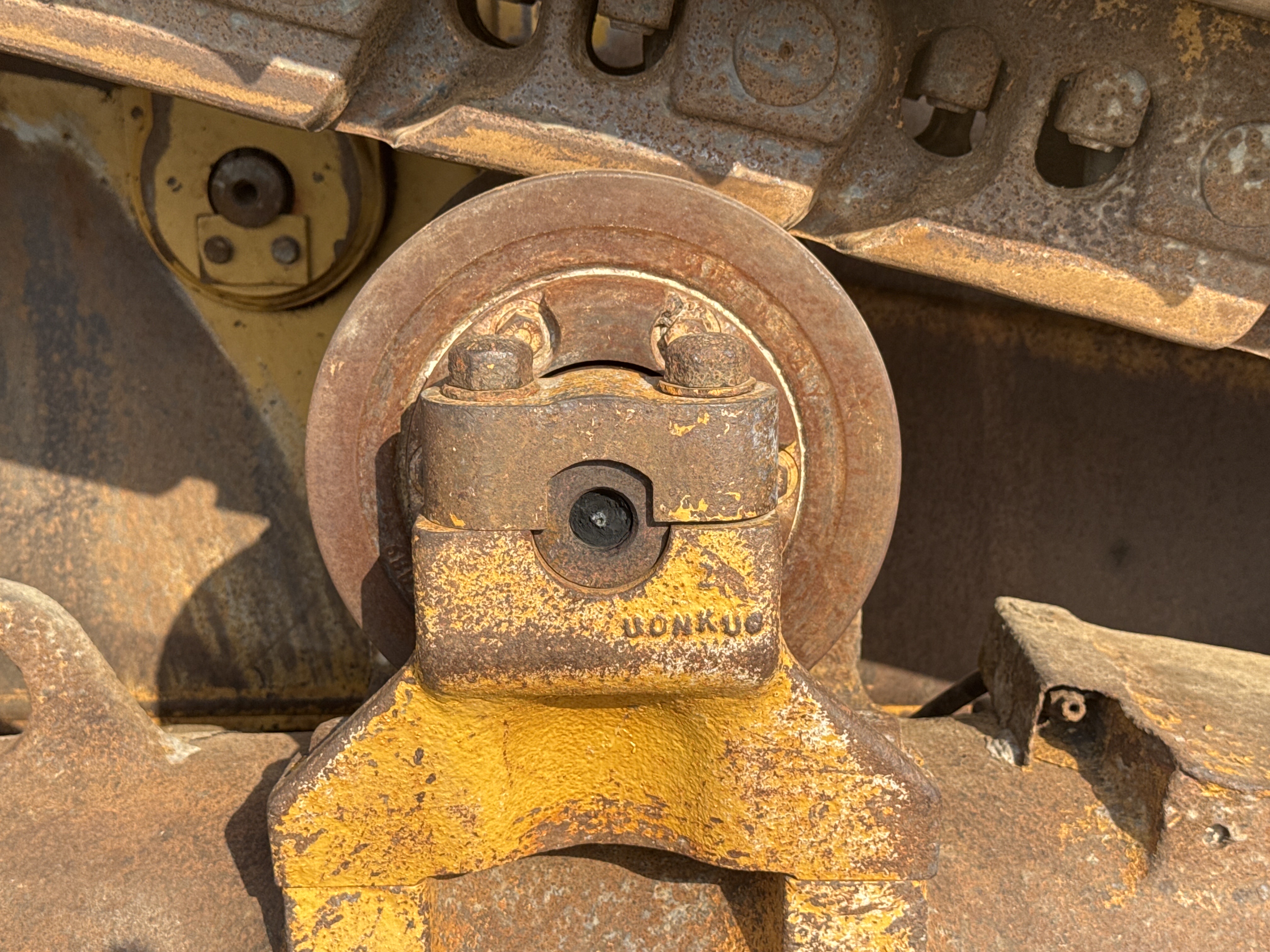 CDB-005-Cat-D8R-Crawler-dozers-inspection-Undercarriage-Right-carrier-rollers-2