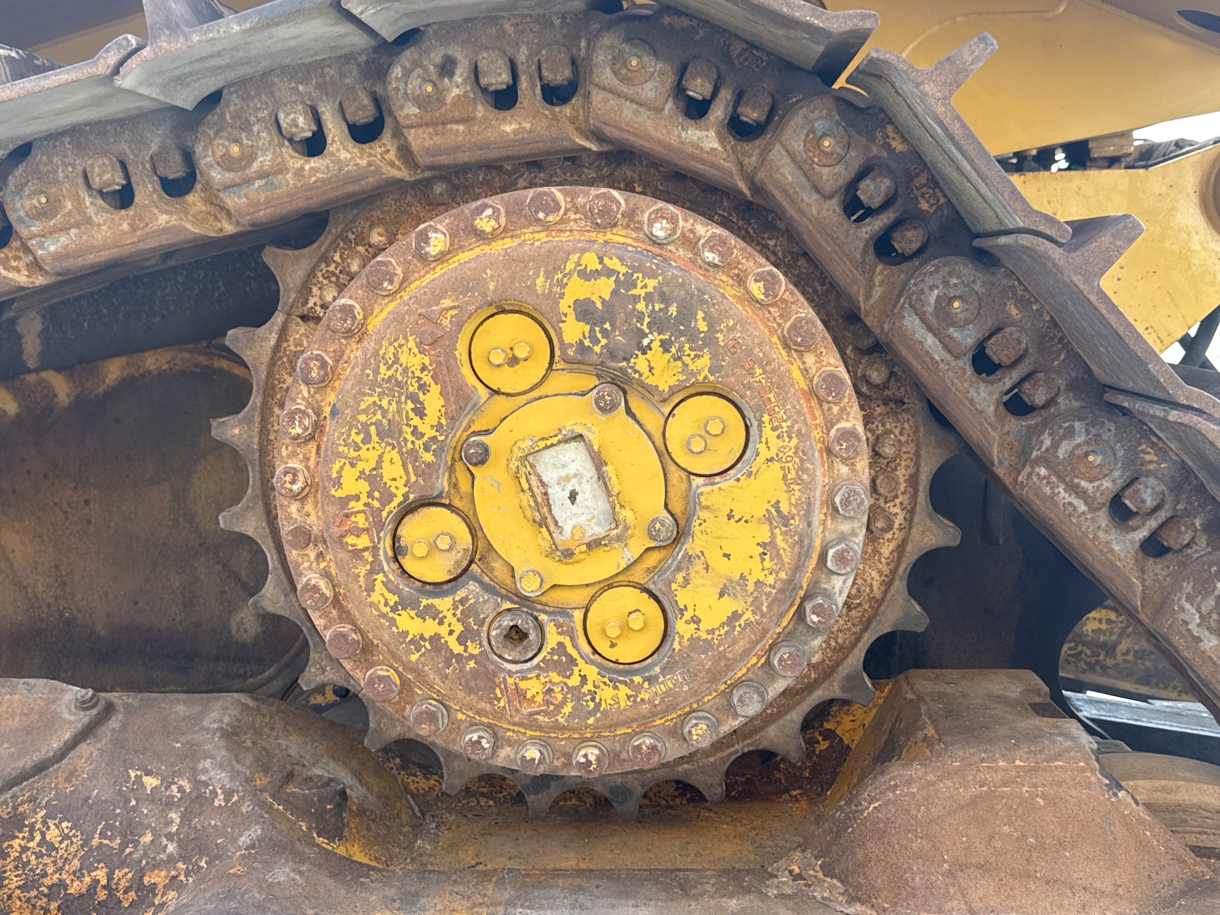 CDB-005-Cat-D8R-Crawler-dozers-inspection-Undercarriage-Left-sprocket-2