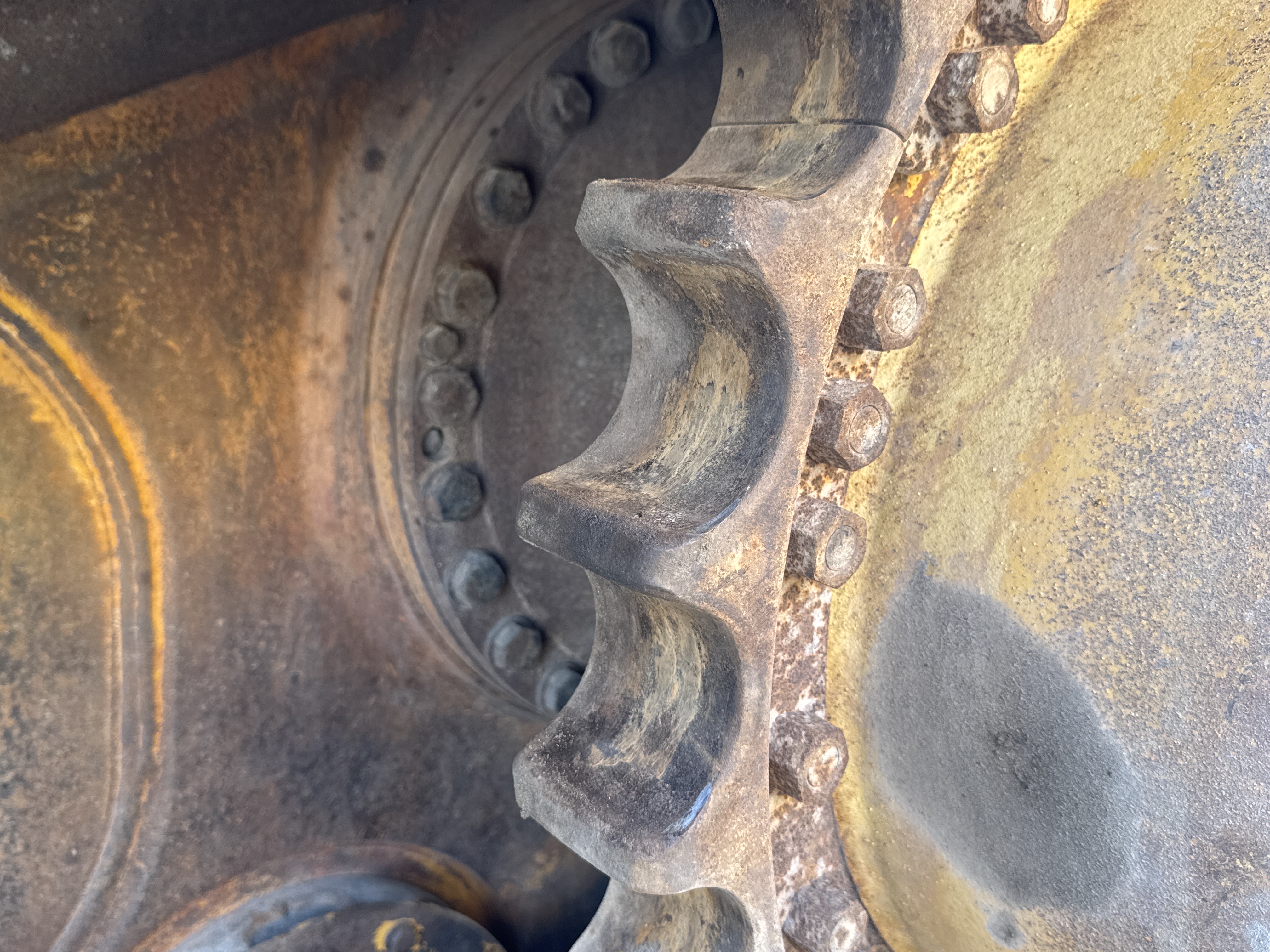 CDB-005-Cat-D8R-Crawler-dozers-inspection-Undercarriage-Left-sprocket-2