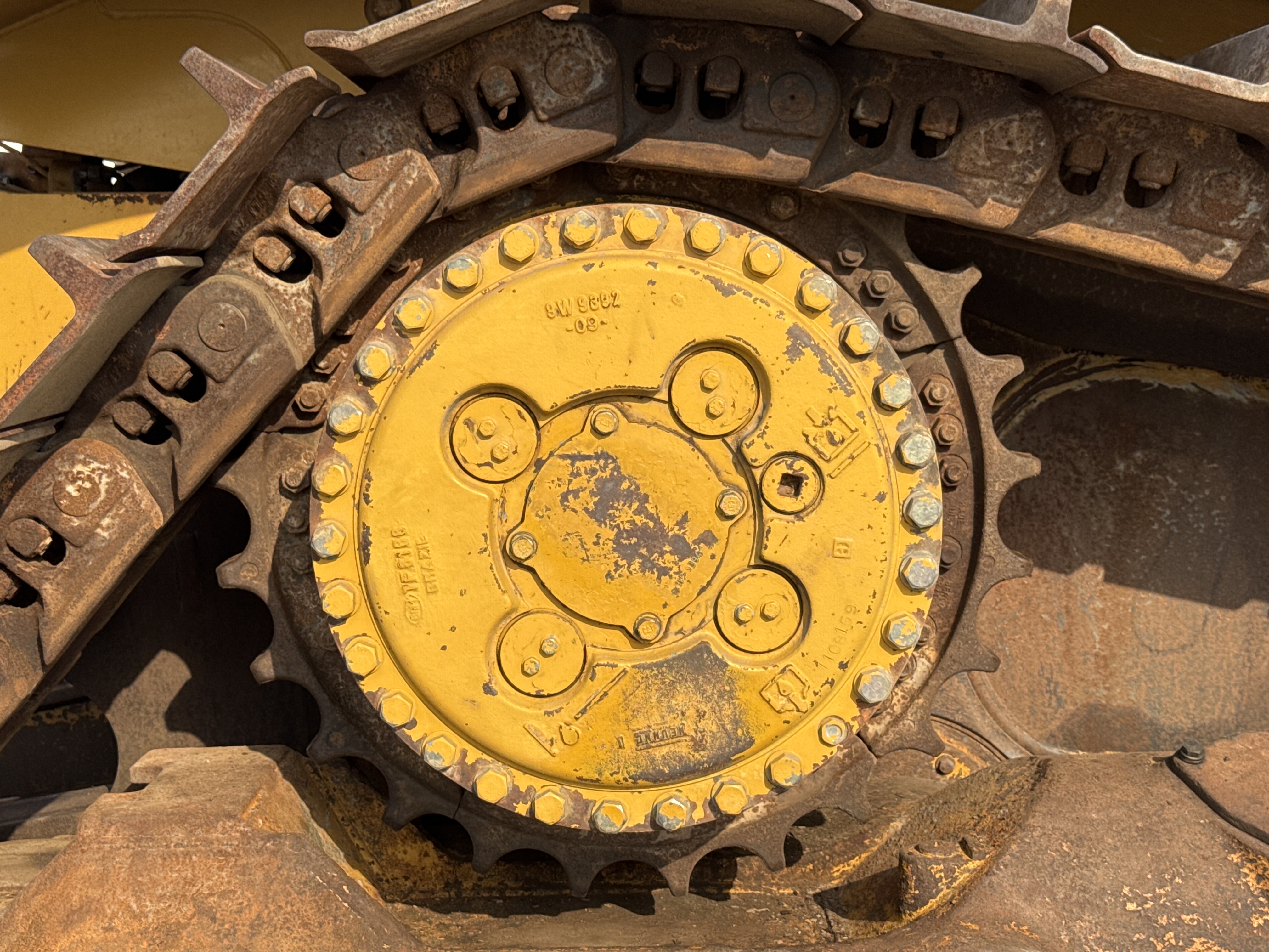 CDB-005-Cat-D8R-Crawler-dozers-inspection-Undercarriage-Right-sprocket-2