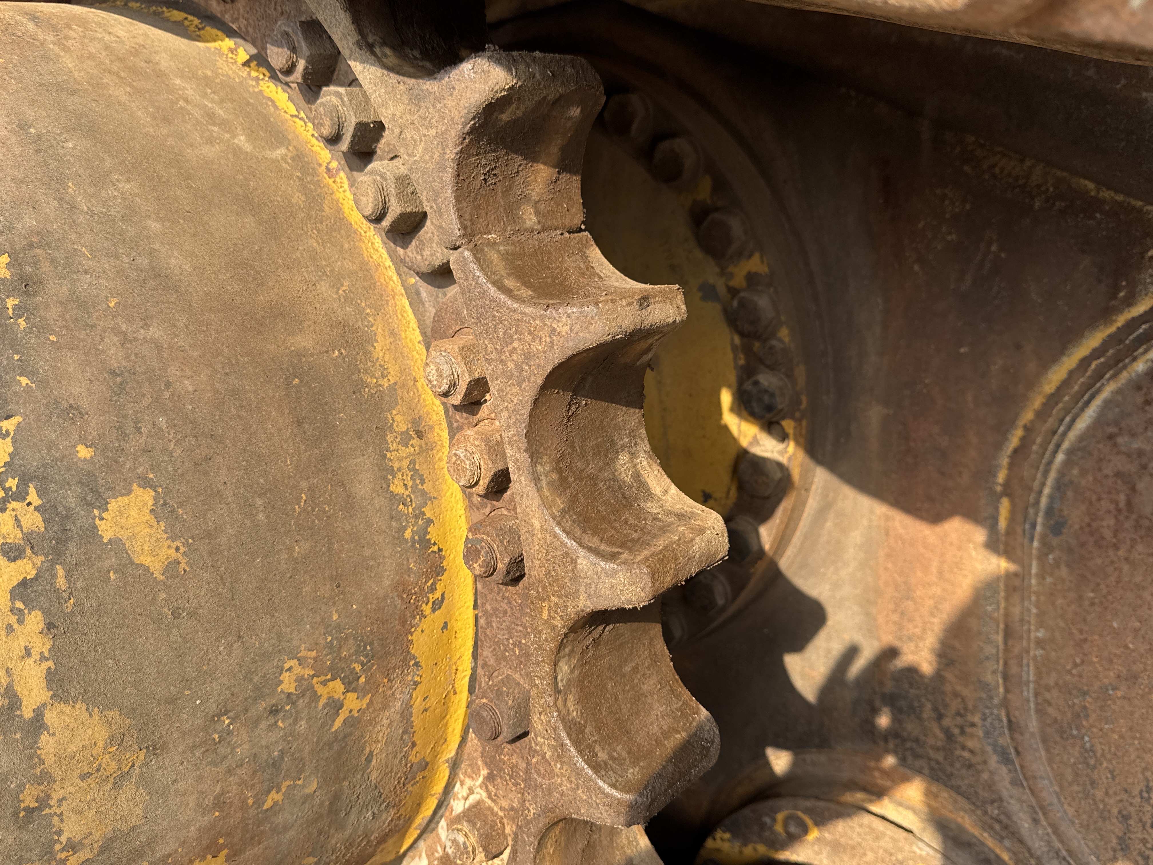 CDB-005-Cat-D8R-Crawler-dozers-inspection-Undercarriage-Right-sprocket-2