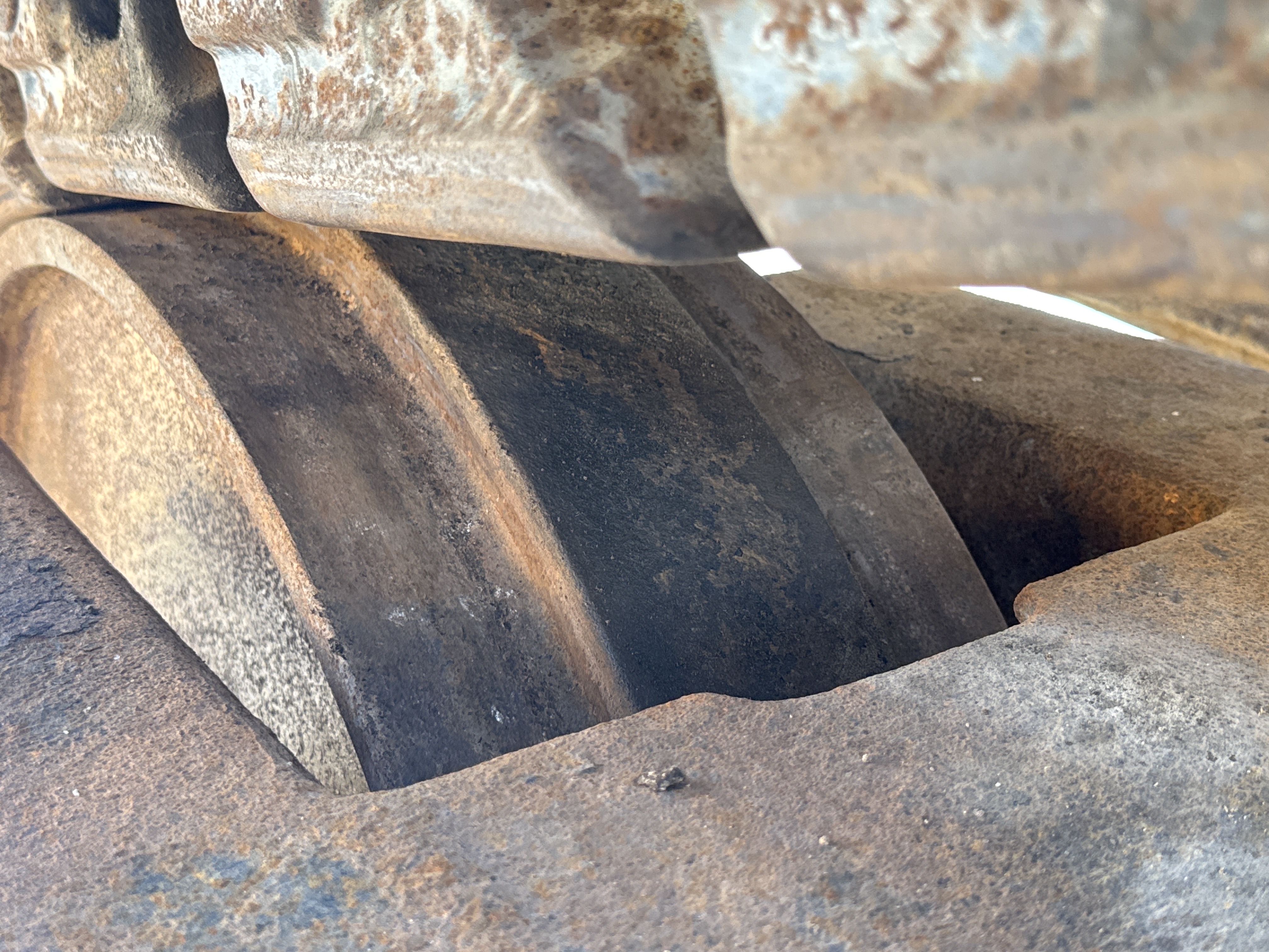 CDB-005-Cat-D8R-Crawler-dozers-inspection-Undercarriage-Left-front-idler-2