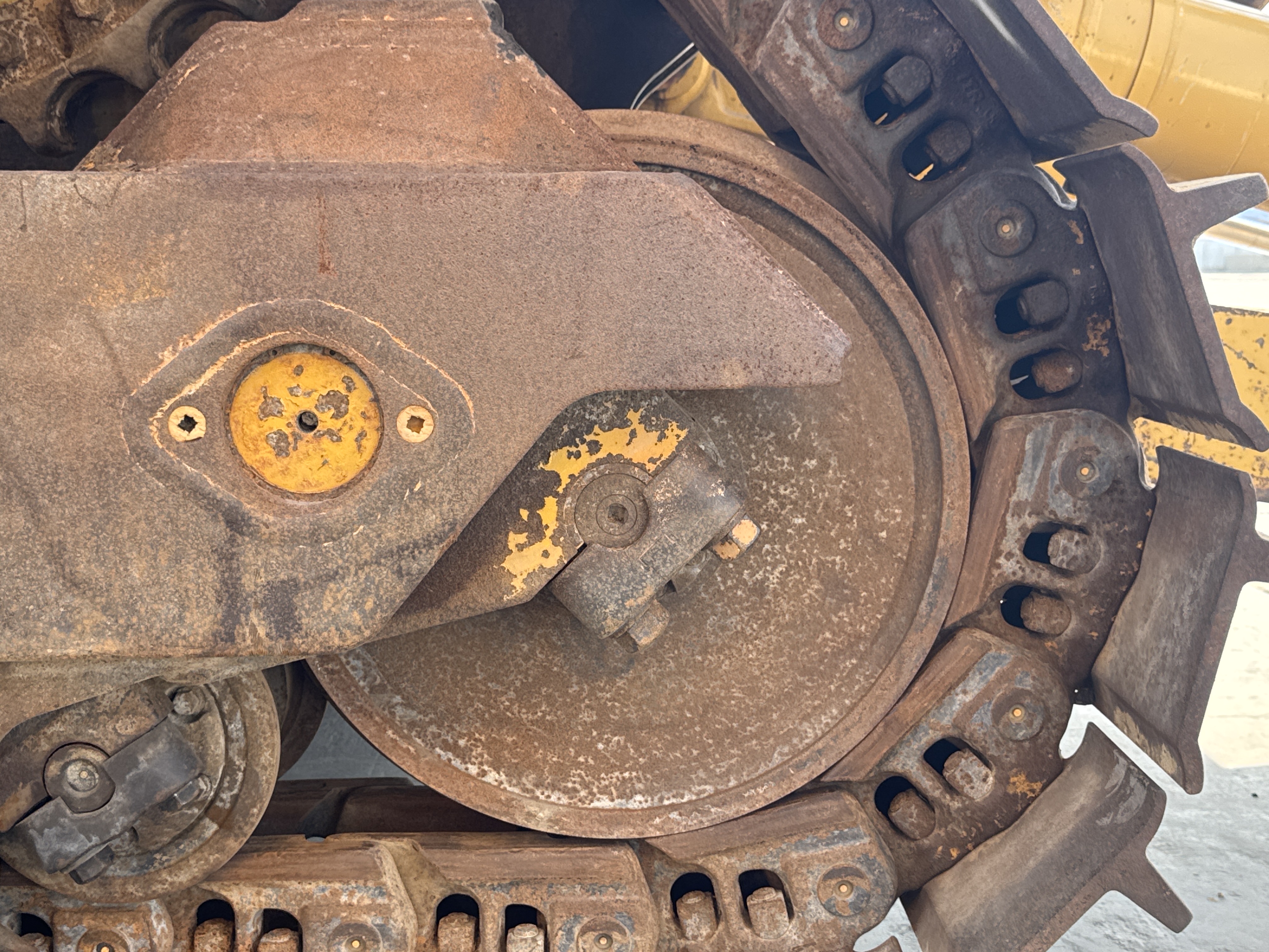 CDB-005-Cat-D8R-Crawler-dozers-inspection-Undercarriage-Left-rear-idler-2