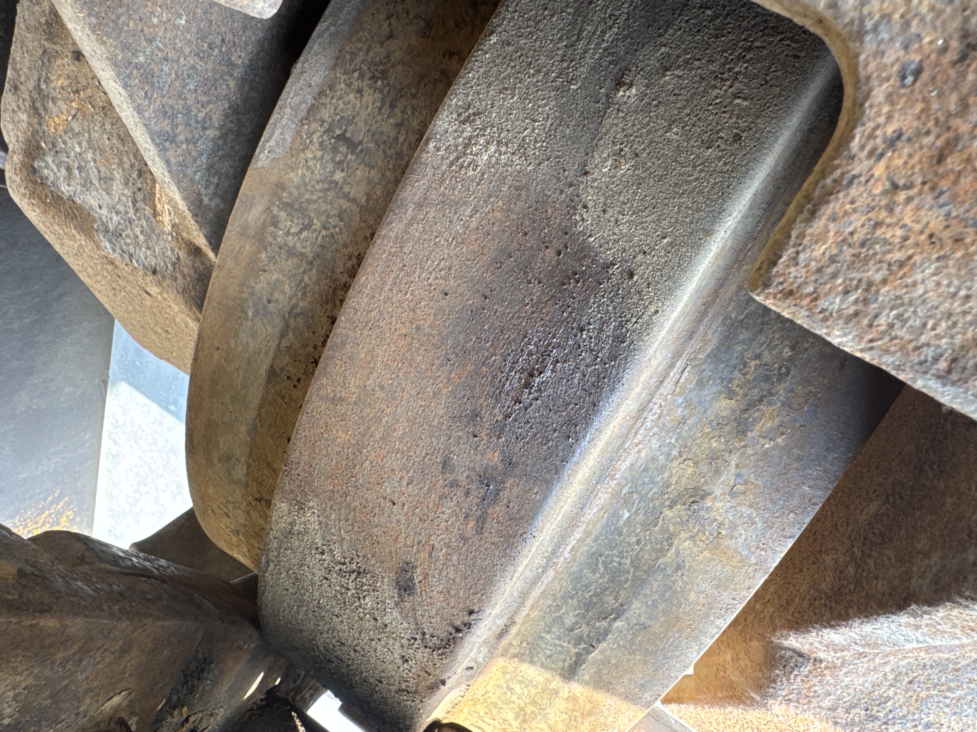CDB-005-Cat-D8R-Crawler-dozers-inspection-Undercarriage-Right-rear-idler-2
