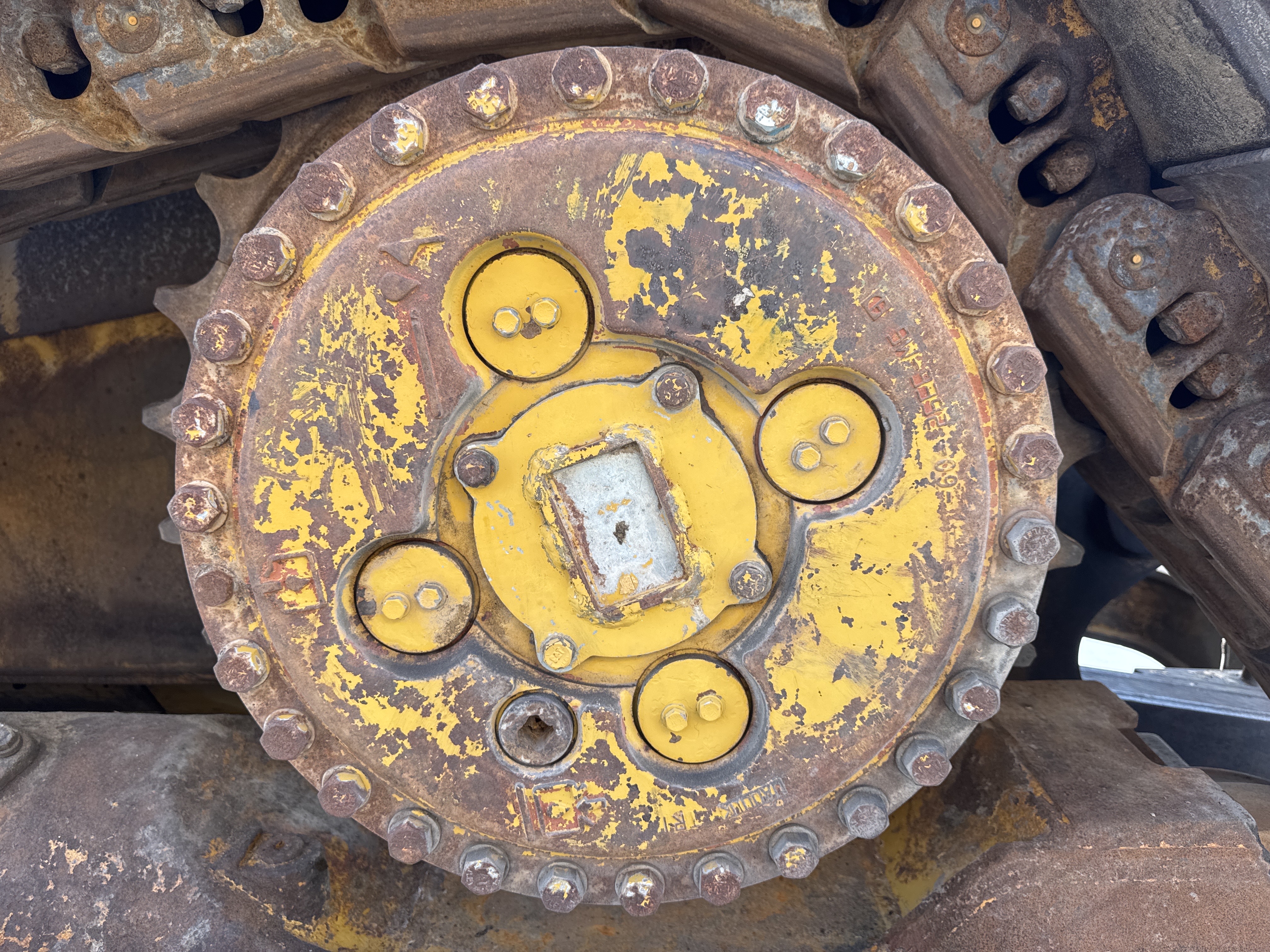 CDB-005-Cat-D8R-Crawler-dozers-inspection-Undercarriage-Final-drive-2