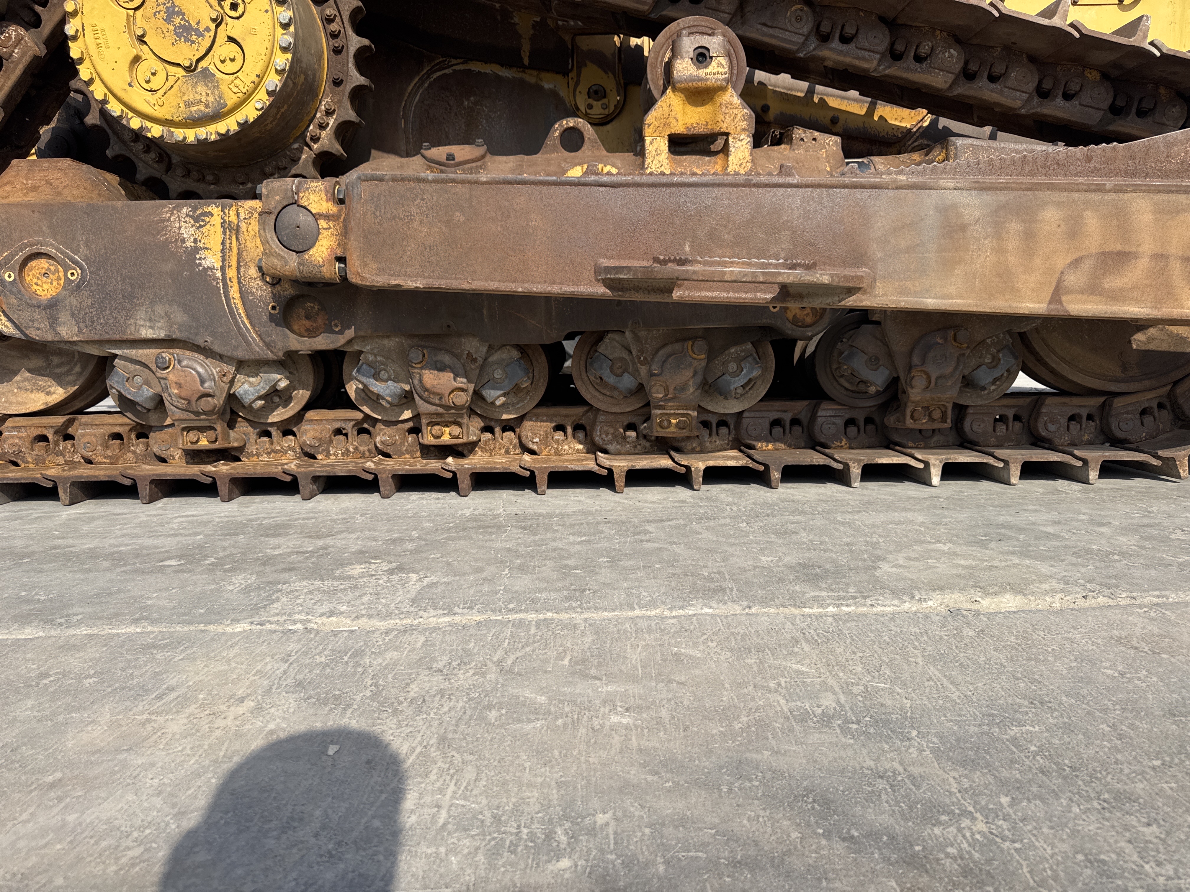 CDB-005-Cat-D8R-Crawler-dozers-inspection-Undercarriage-Right-track-rollers-2