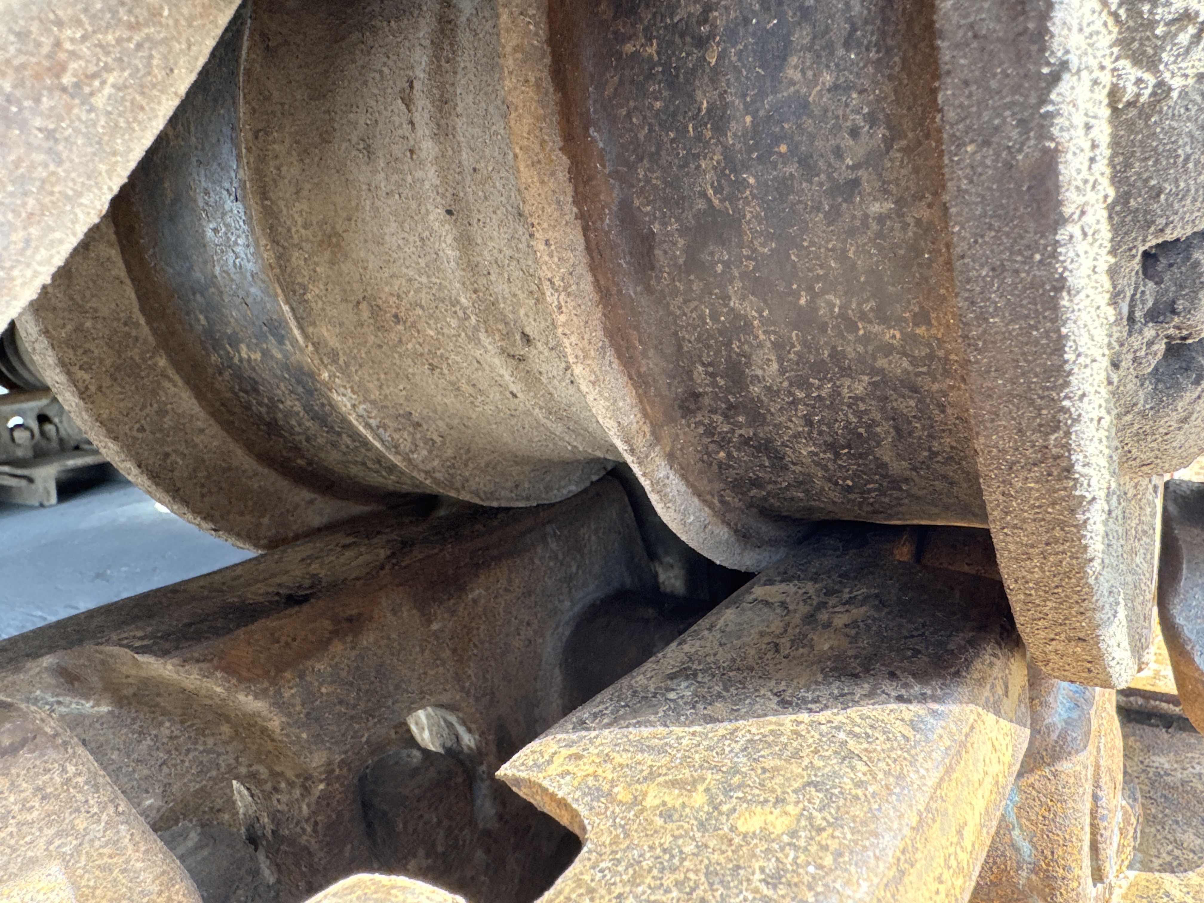 CDB-005-Cat-D8R-Crawler-dozers-inspection-Undercarriage-Right-track-rollers-2