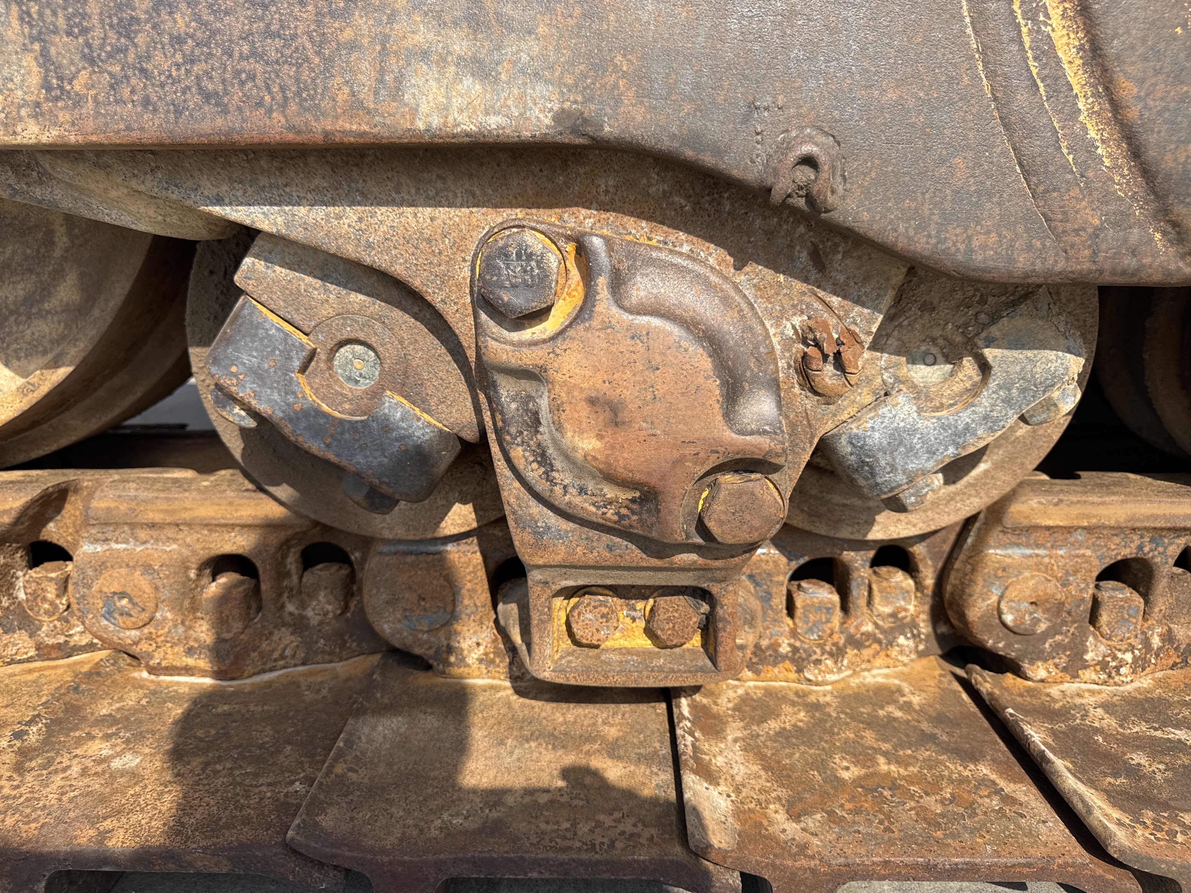 CDB-005-Cat-D8R-Crawler-dozers-inspection-Undercarriage-Right-track-rollers-2