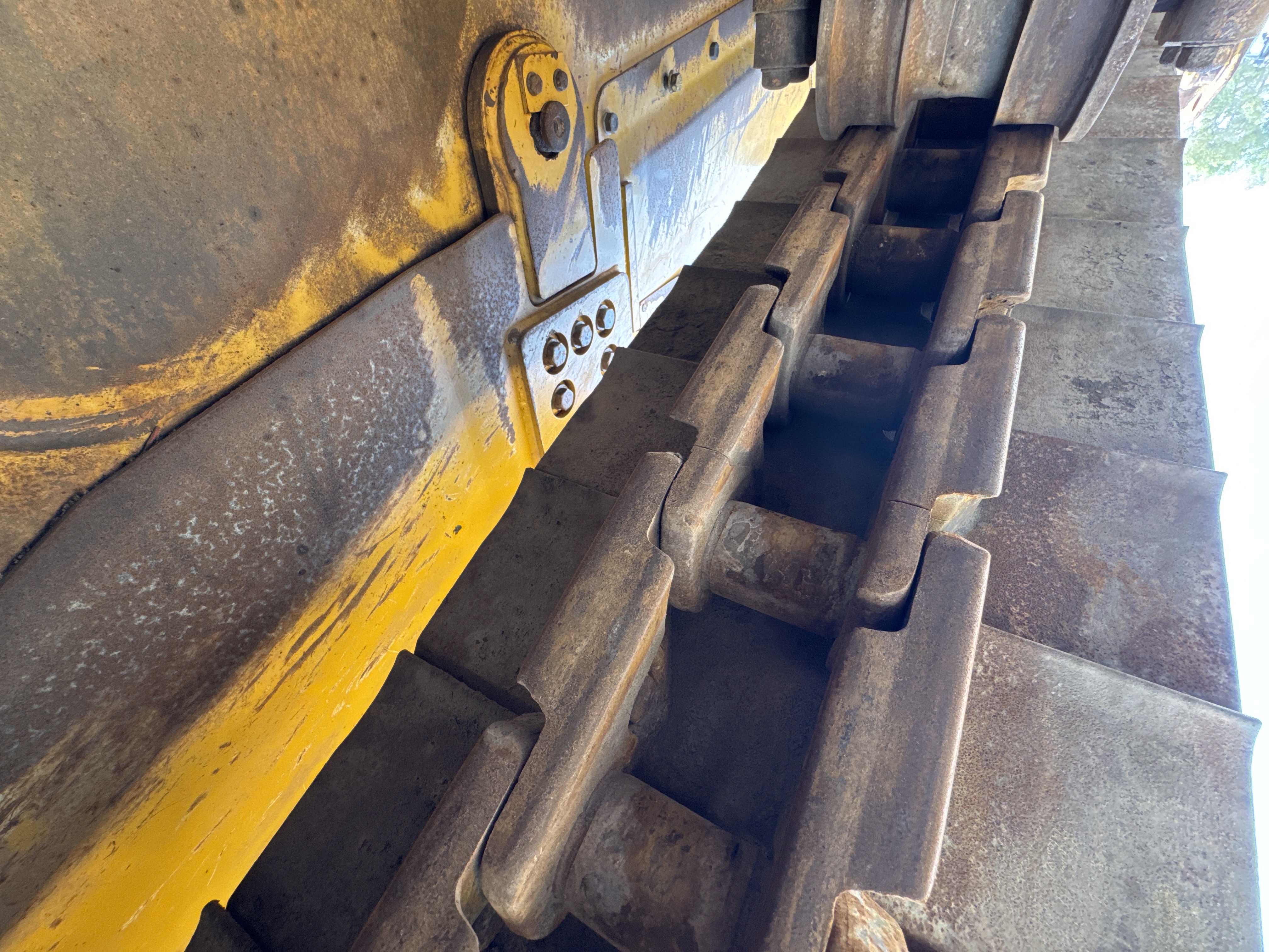 CDB-005-Cat-D8R-Crawler-dozers-inspection-Undercarriage-Left-track-chain-2