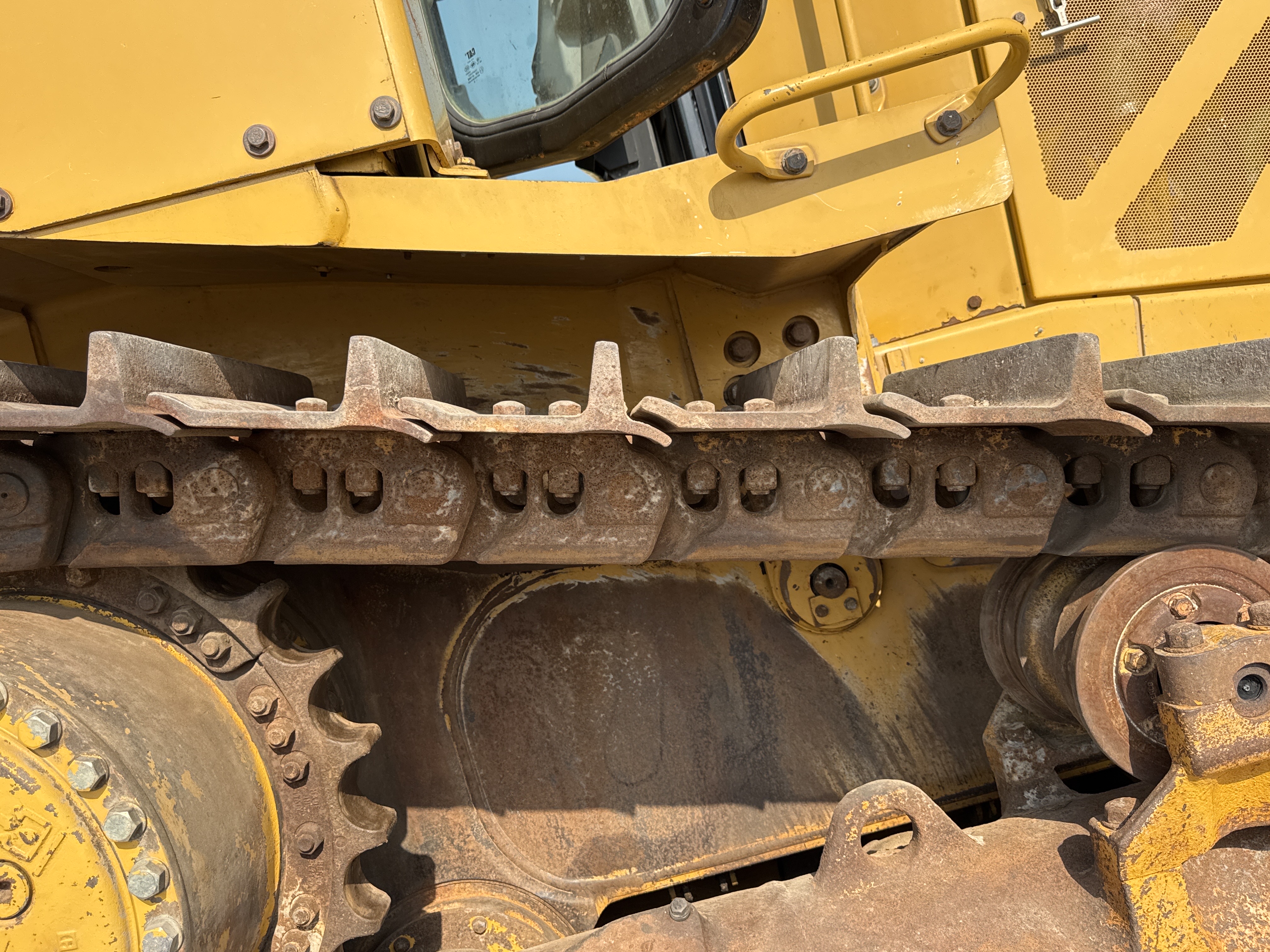 CDB-005-Cat-D8R-Crawler-dozers-inspection-Undercarriage-Right-track-chain-2