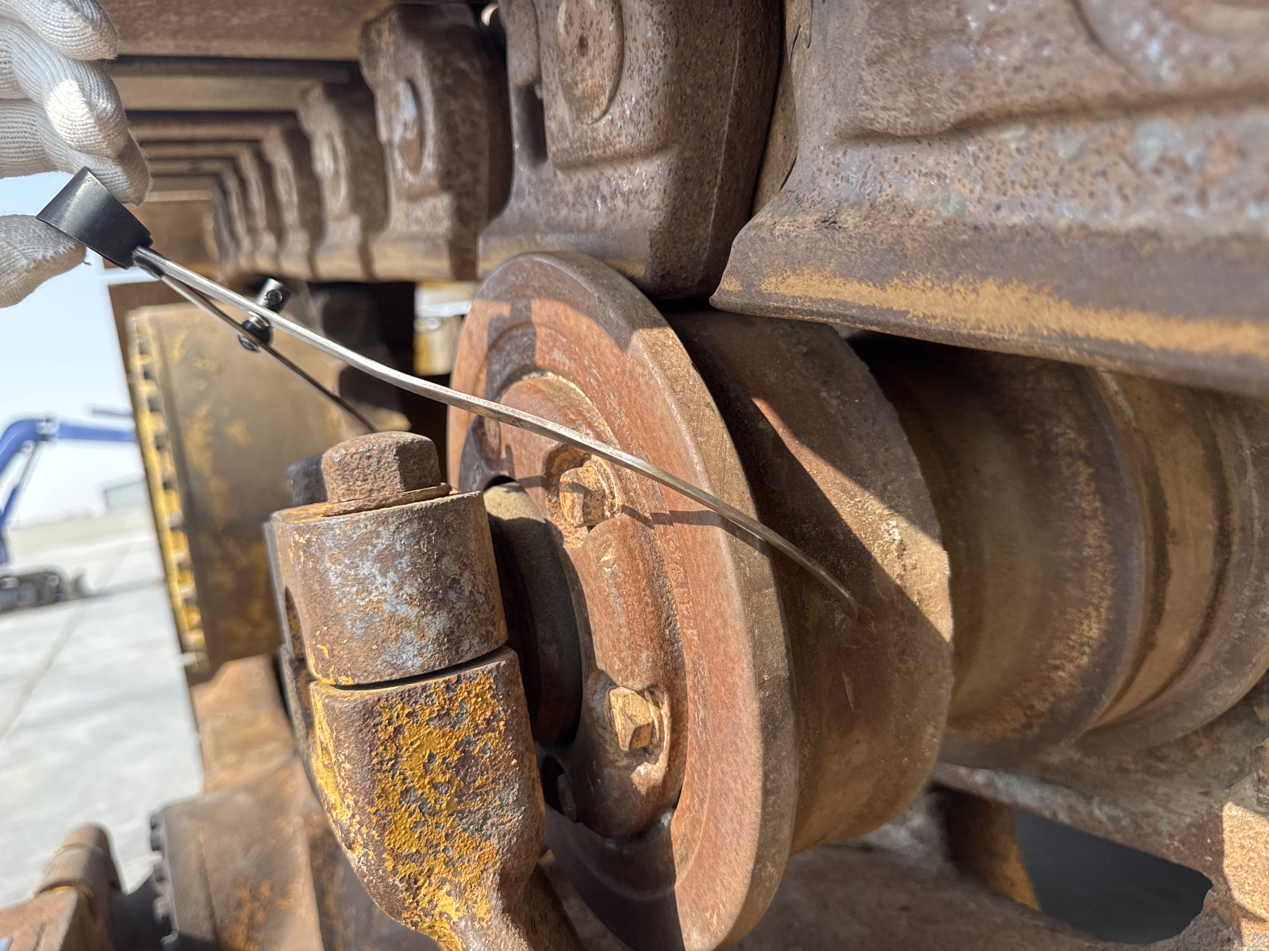 CDB-005-Cat-D8R-Crawler-dozers-inspection-Undercarriage-Right-carrier-rollers-3