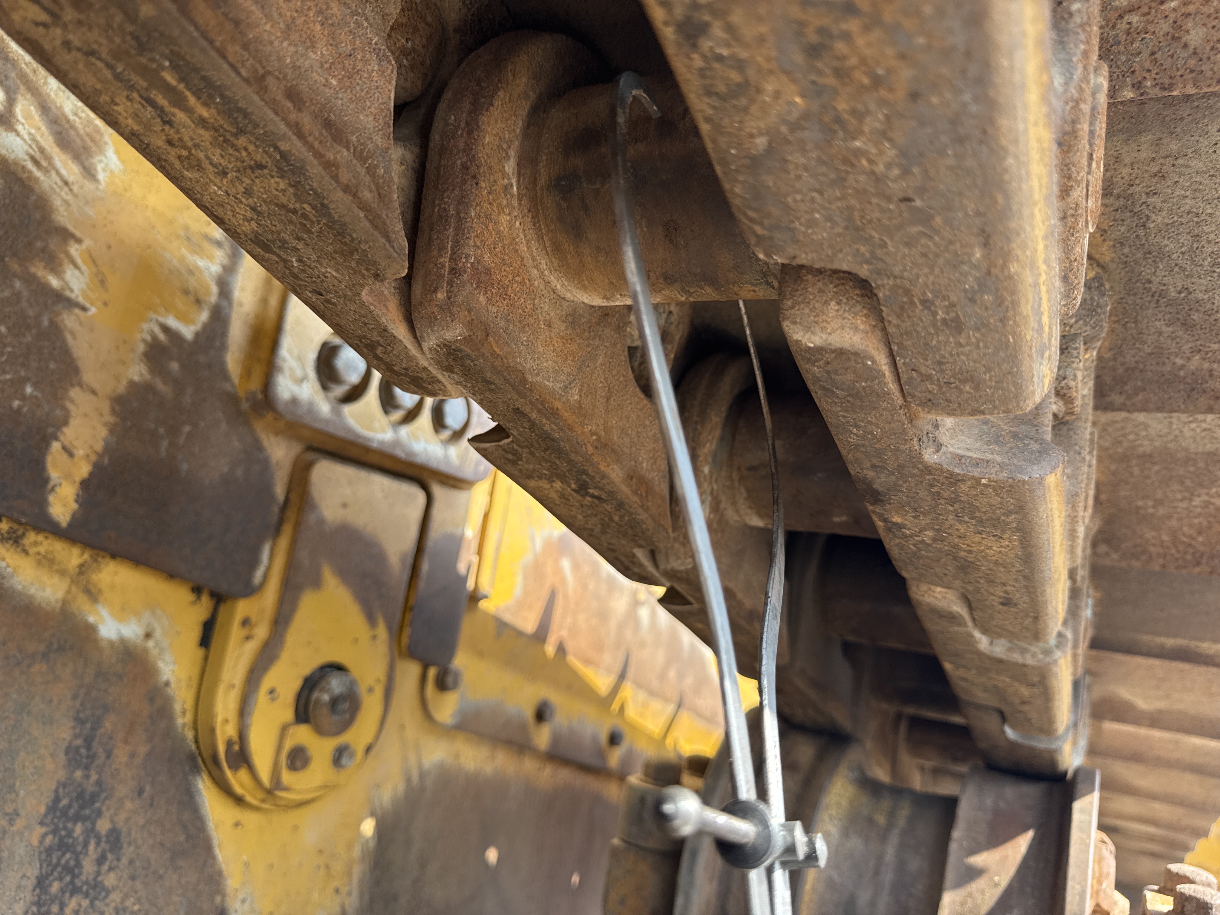 CDB-005-Cat-D8R-Crawler-dozers-inspection-Undercarriage-Right-track-chain-3