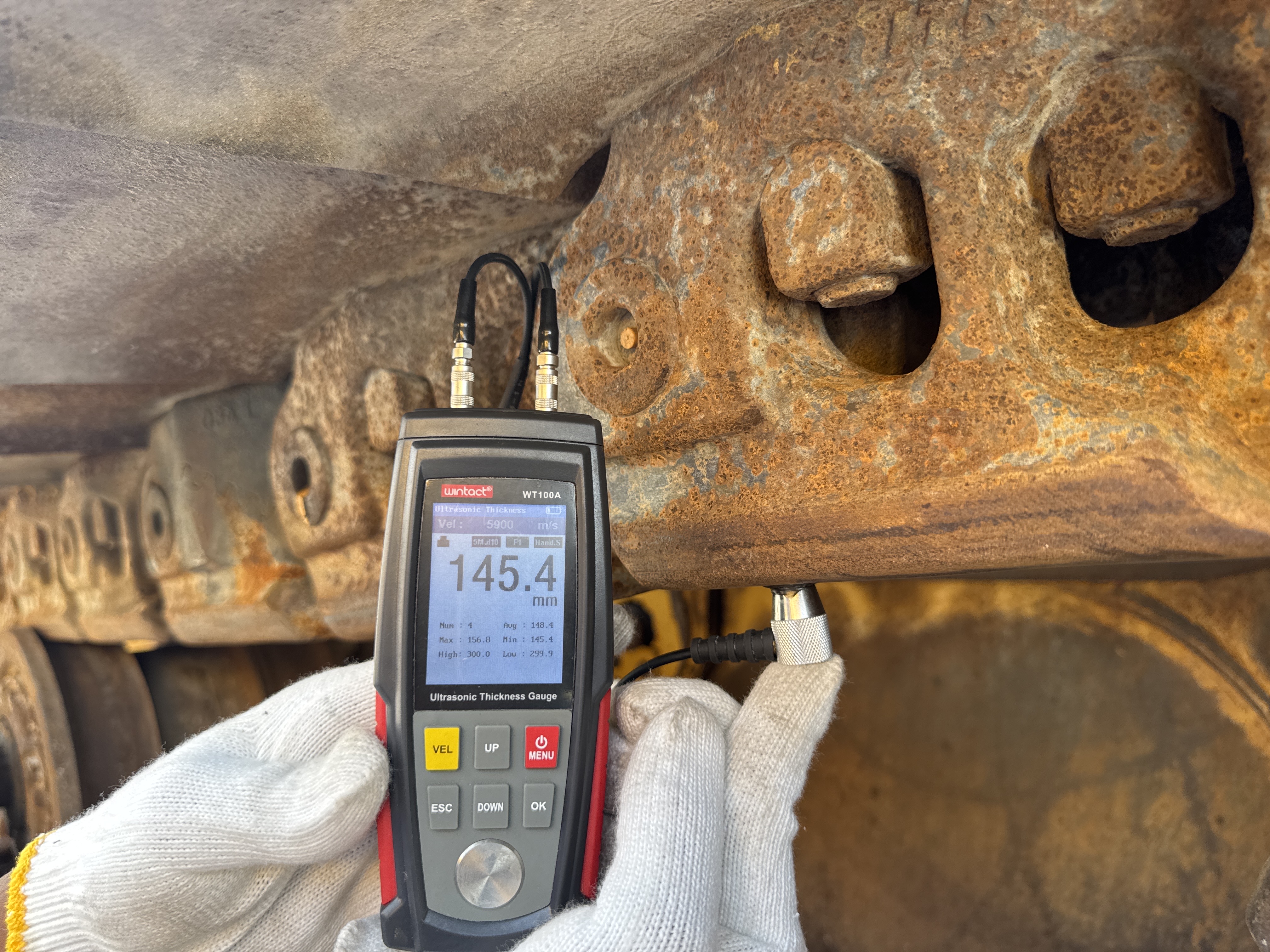 CDB-005-Cat-D8R-Crawler-dozers-inspection-Undercarriage-Left-track-chain-5