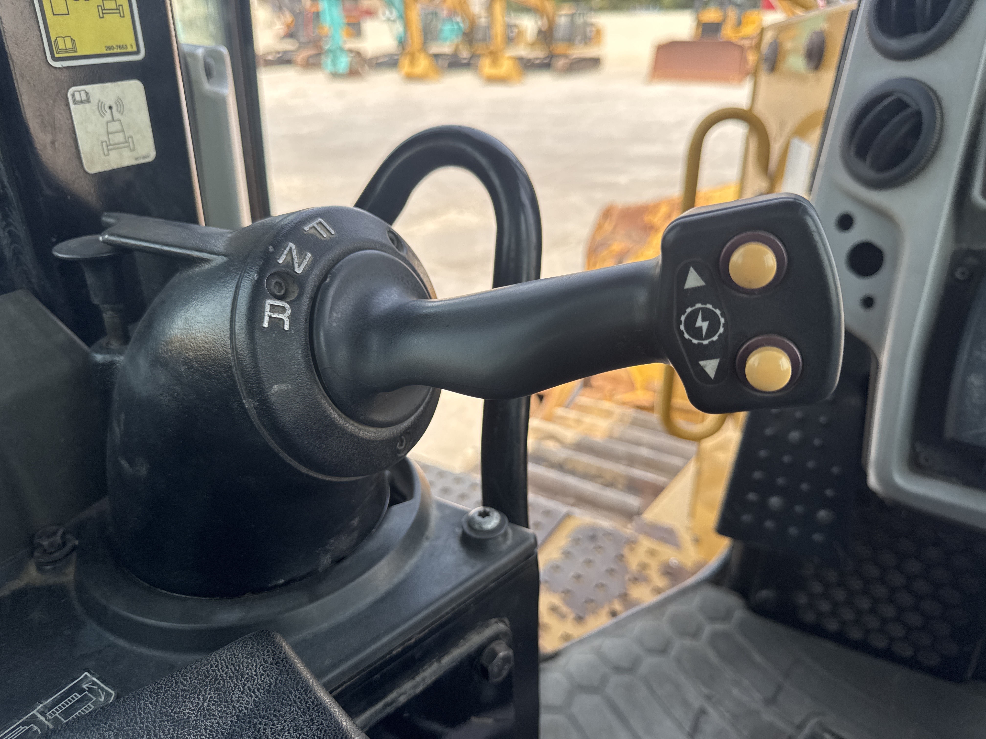 CDB-005-Cat-D8R-Crawler-dozers-inspection-Cabin-Joysticks-2