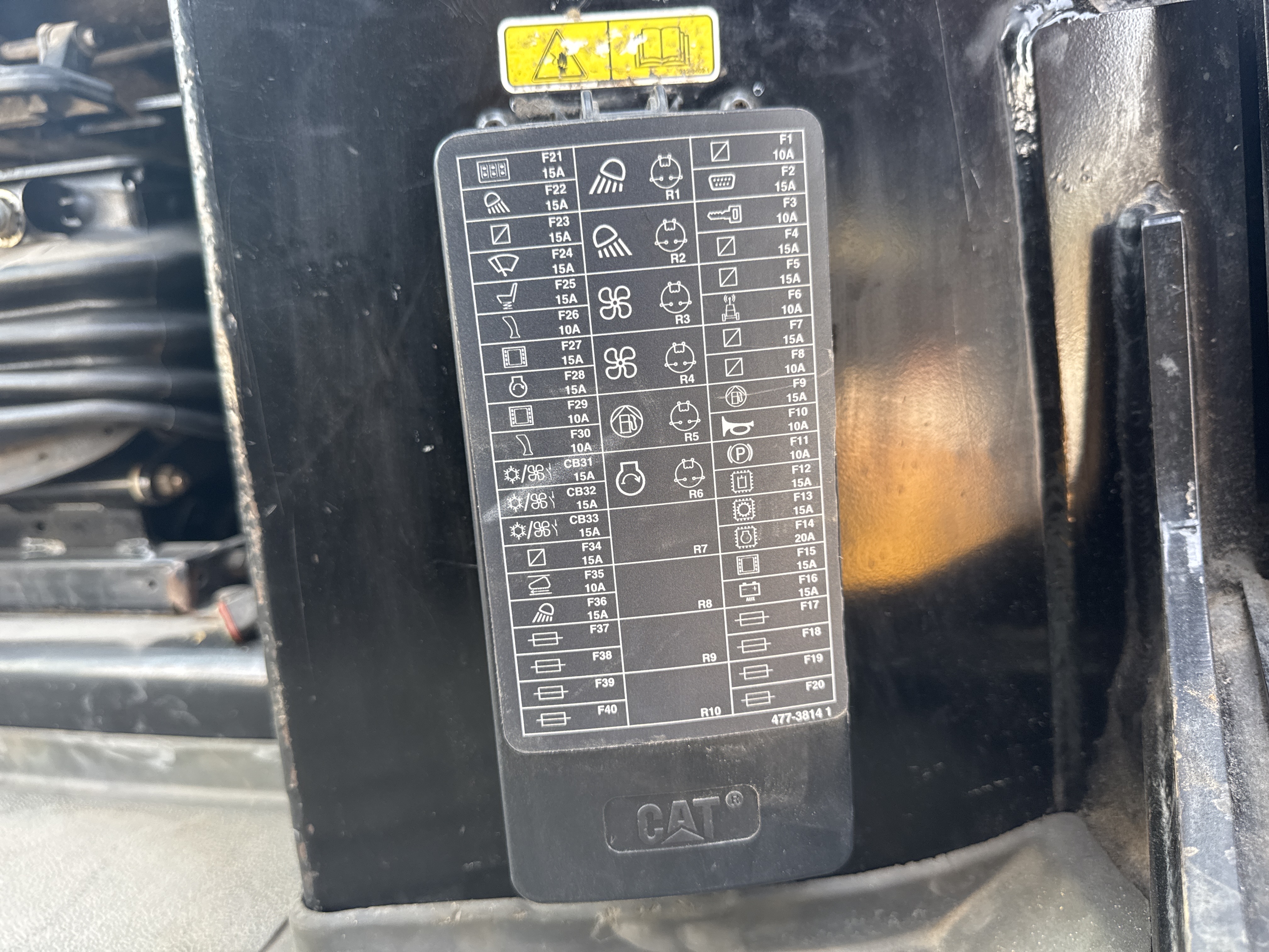 CDB-005-Cat-D8R-Crawler-dozers-inspection-Electronics-Fuse-box-2