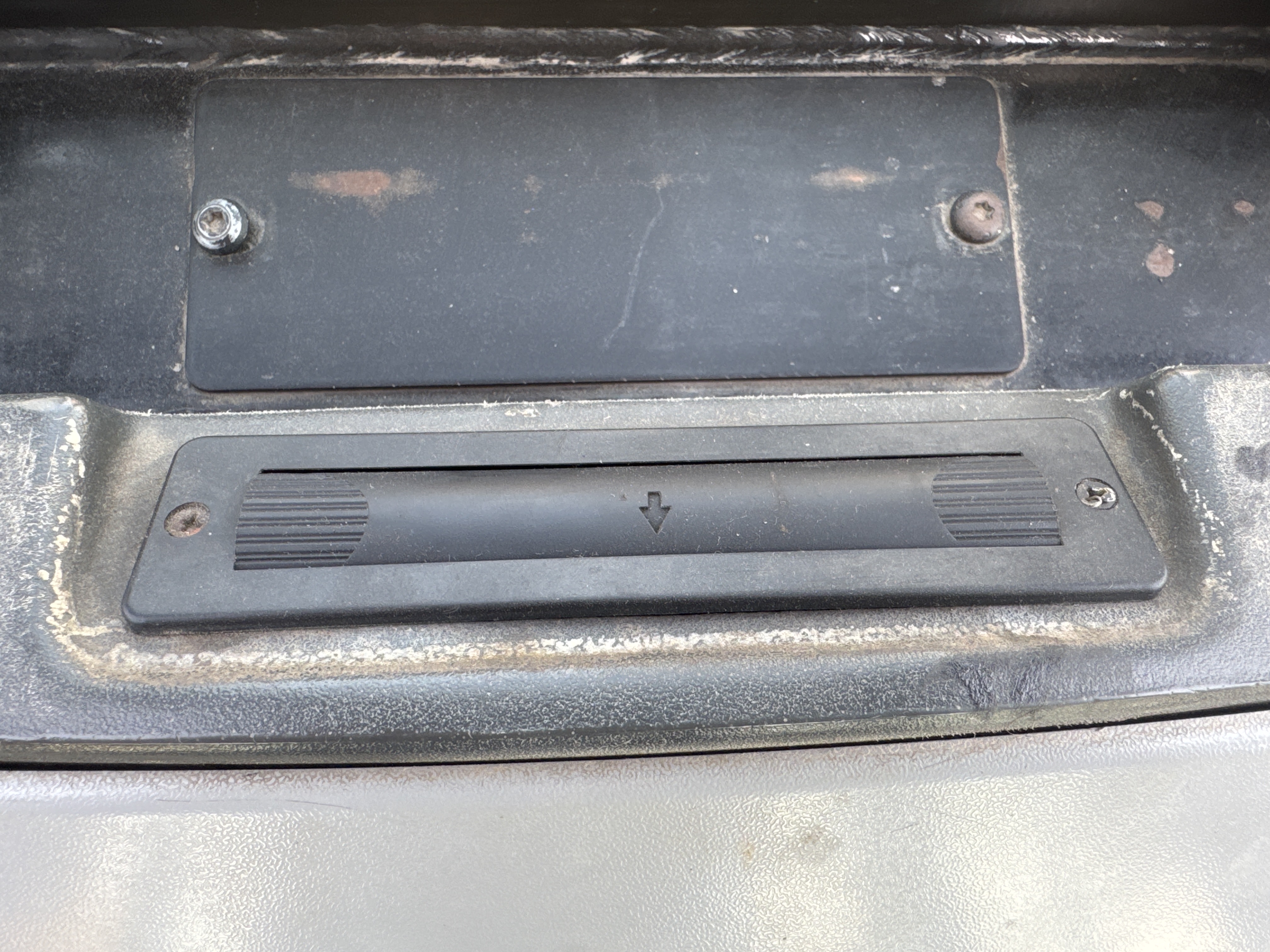 CDB-005-Cat-D8R-Crawler-dozers-inspection-Air-conditioning-Vents-and-air-flow-2