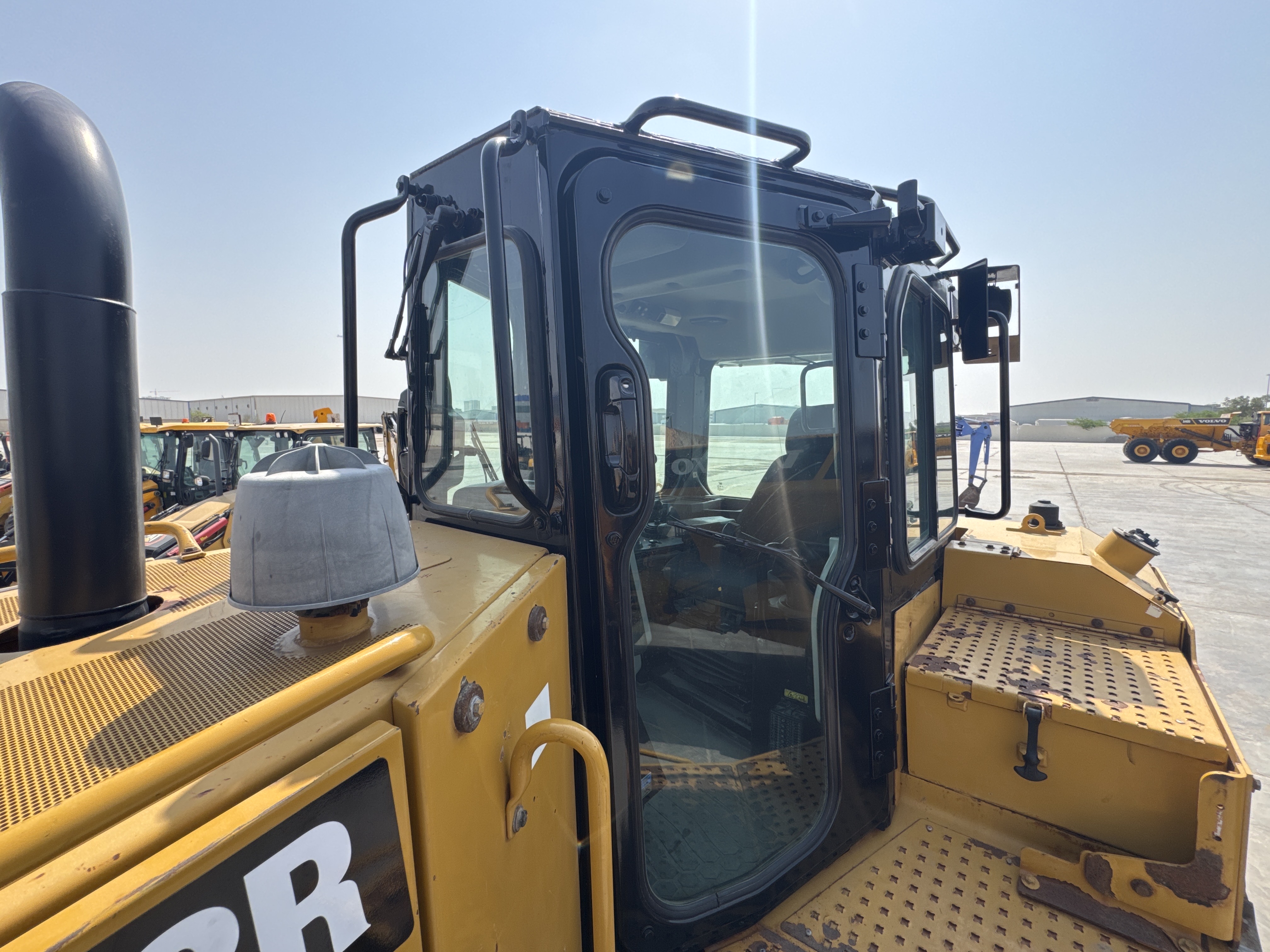 CDB-005-Cat-D8R-Crawler-dozers-inspection-Safety-Glass-2