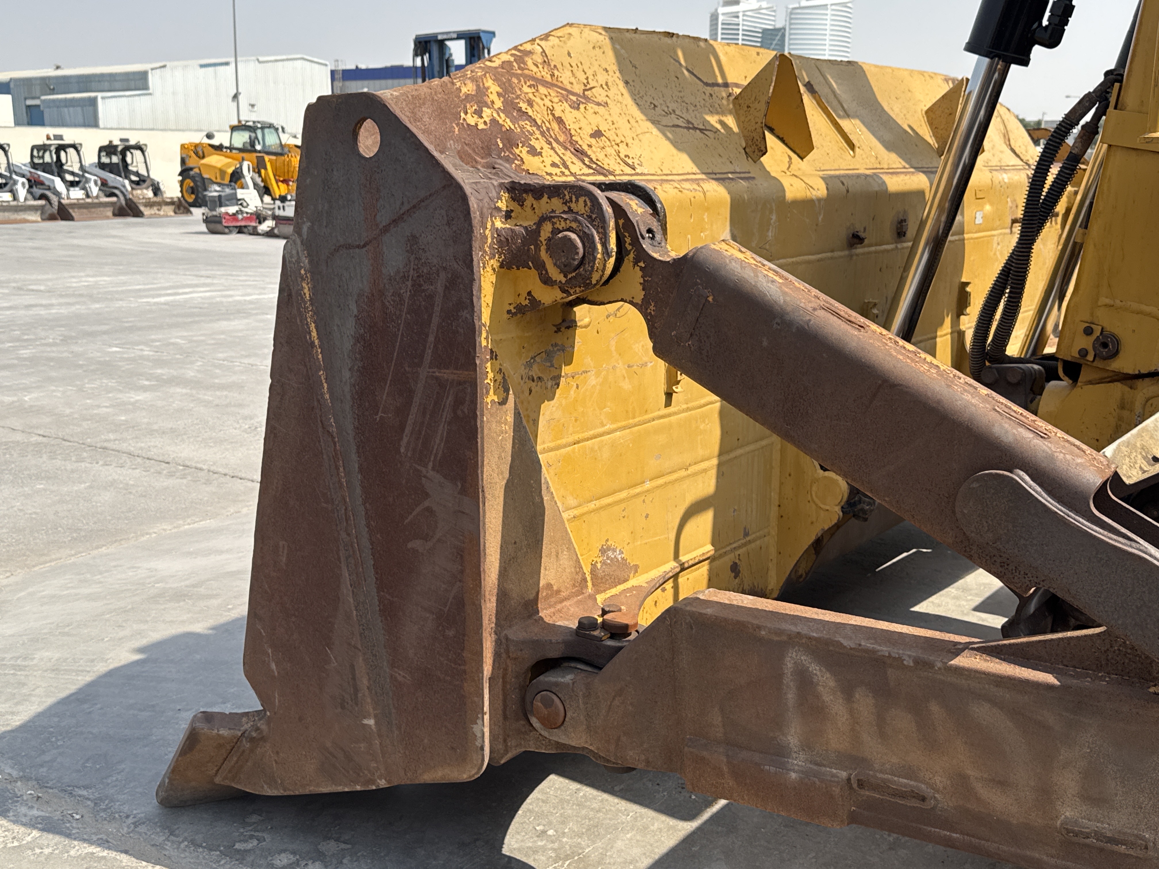 CDB-005-Cat-D8R-Crawler-dozers-inspection-Attachment-Dozer-blade-2