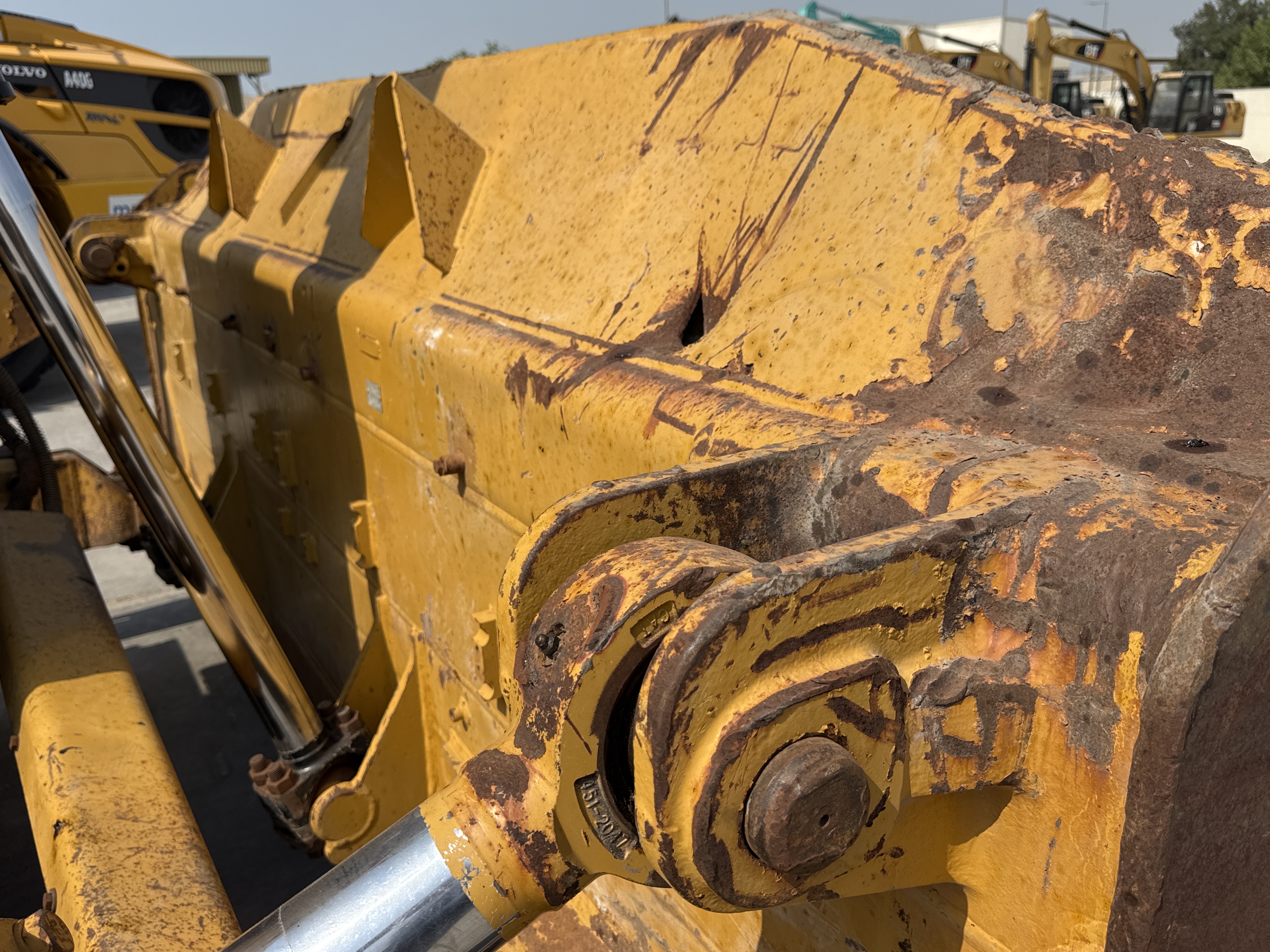 CDB-005-Cat-D8R-Crawler-dozers-inspection-Attachment-Dozer-blade-2