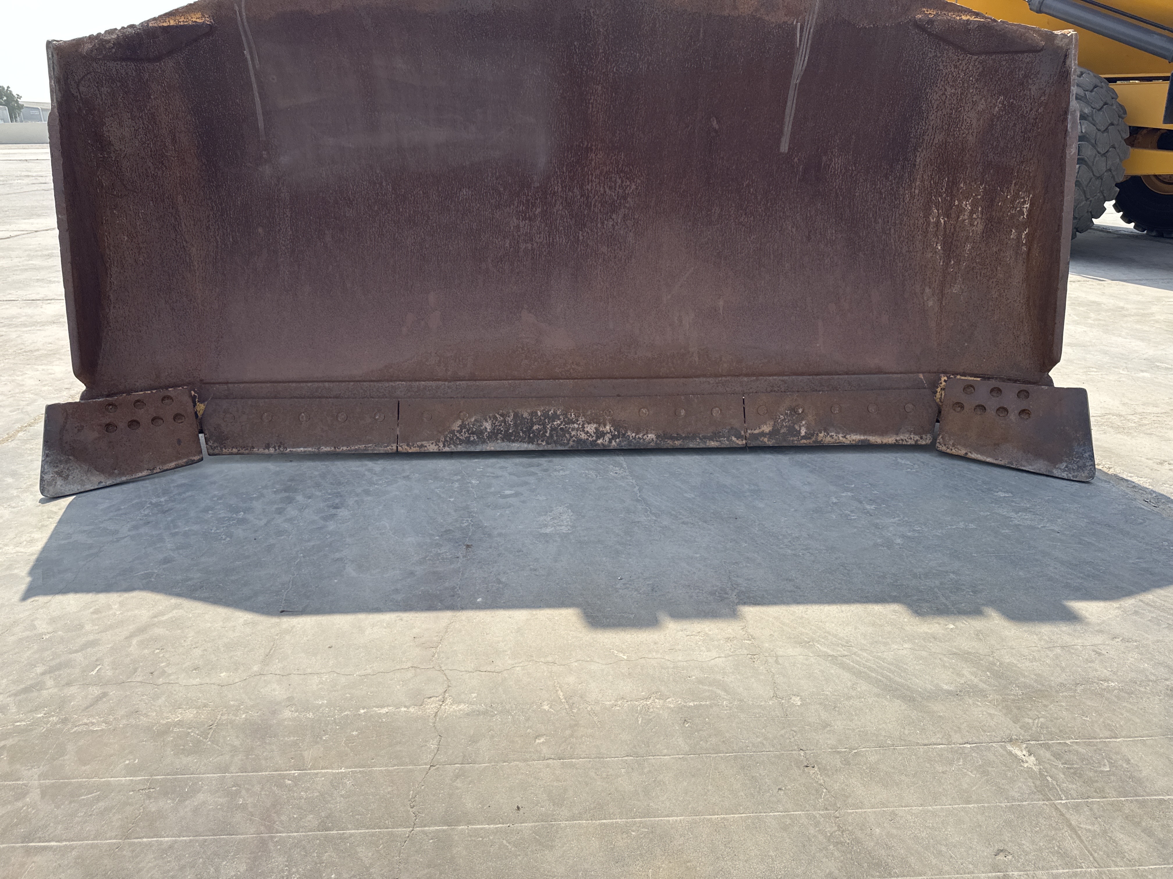 CDB-005-Cat-D8R-Crawler-dozers-inspection-Attachment-Dozer-blade-cutting-edge-2