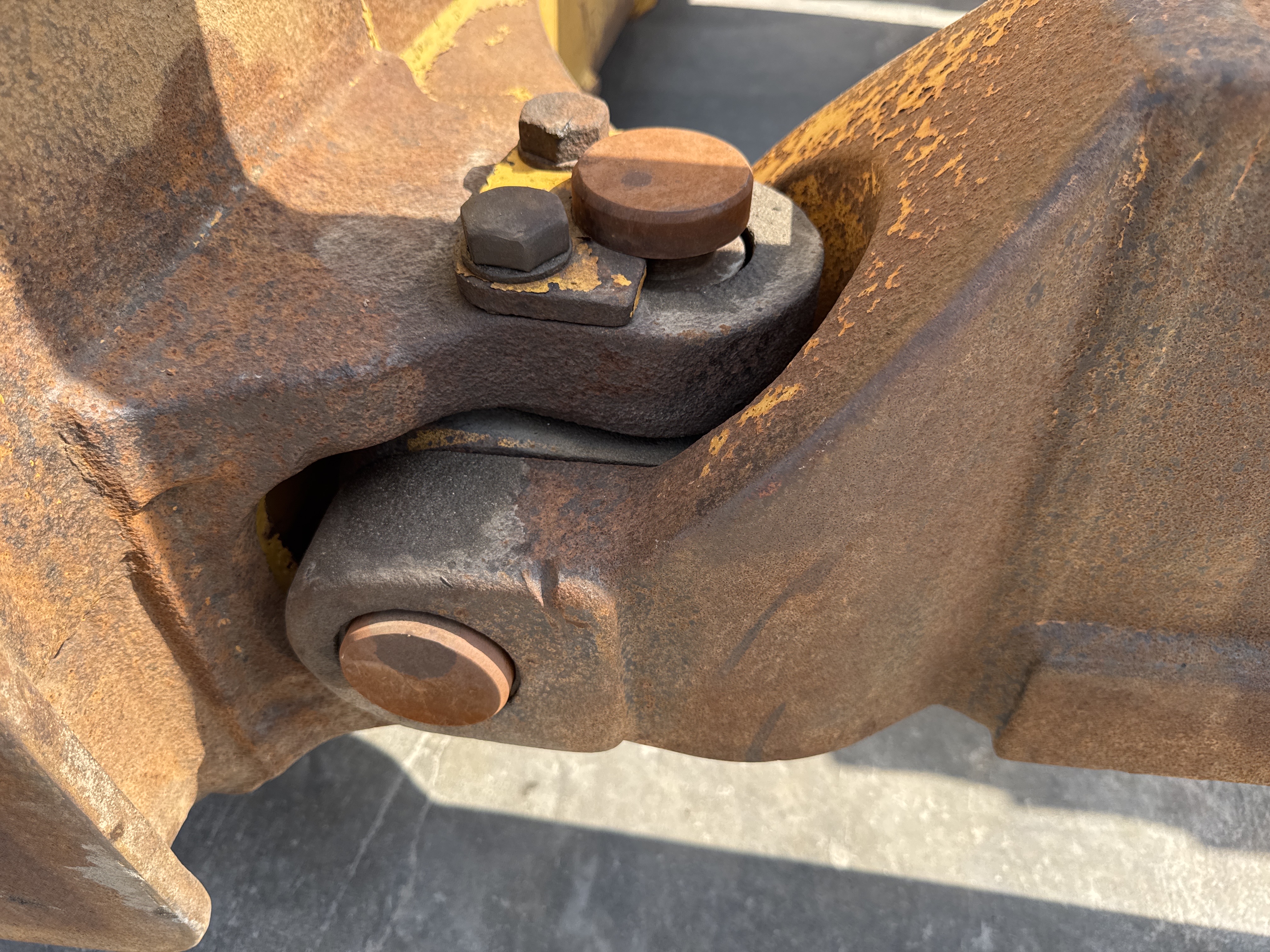 CDB-005-Cat-D8R-Crawler-dozers-inspection-Attachment-Push-arm-2