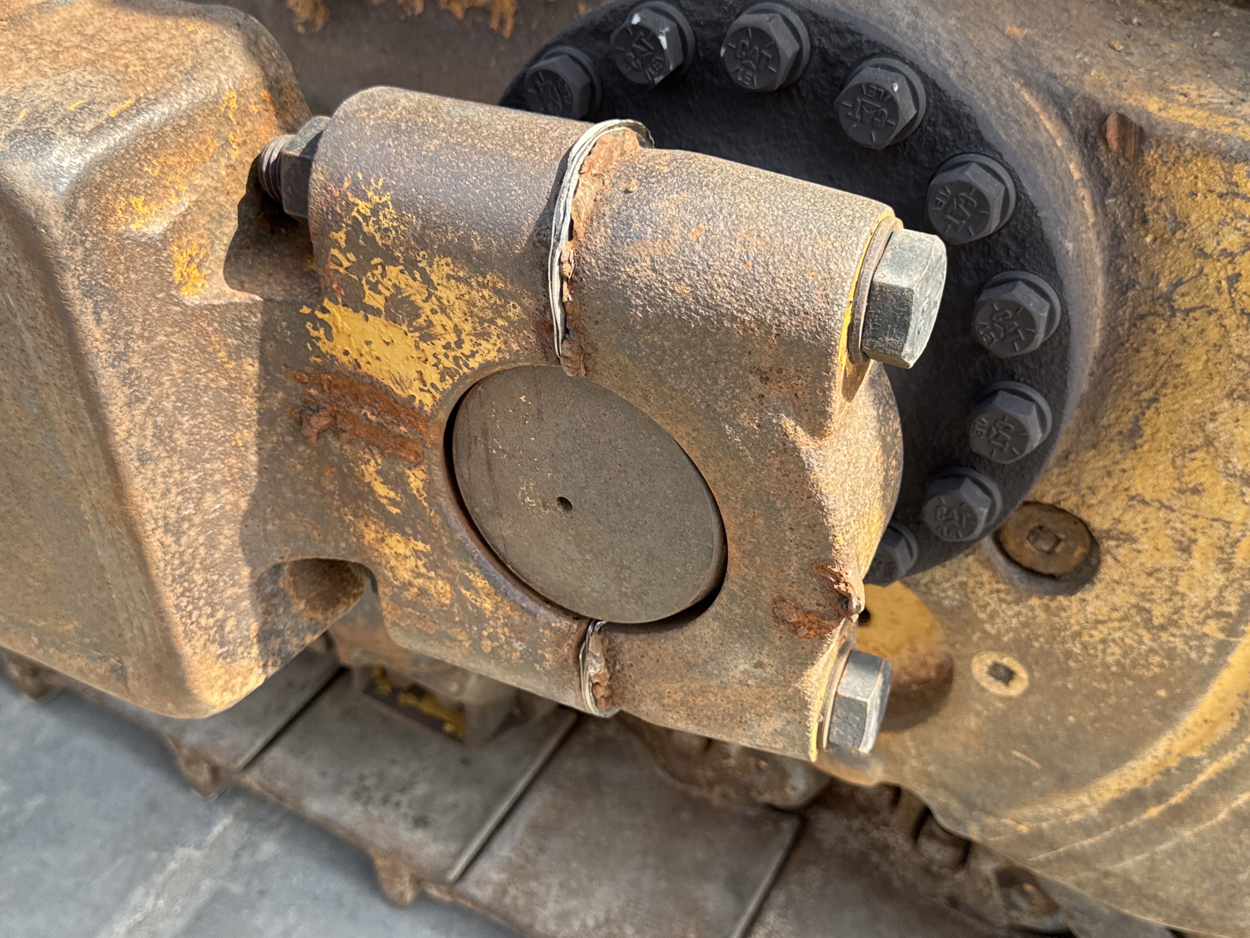 CDB-005-Cat-D8R-Crawler-dozers-inspection-Attachment-Push-arm-2