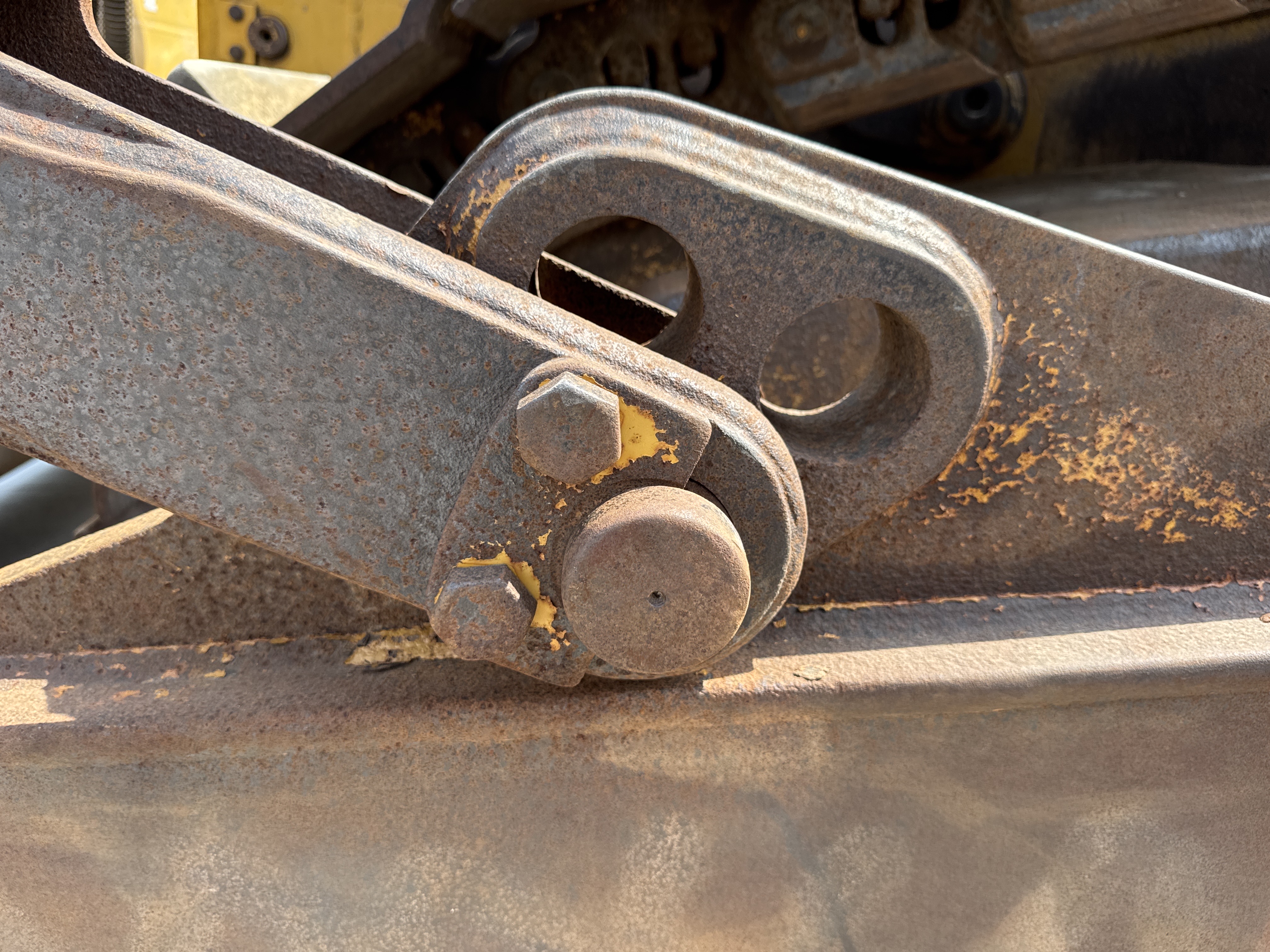 CDB-005-Cat-D8R-Crawler-dozers-inspection-Attachment-Push-arm-2
