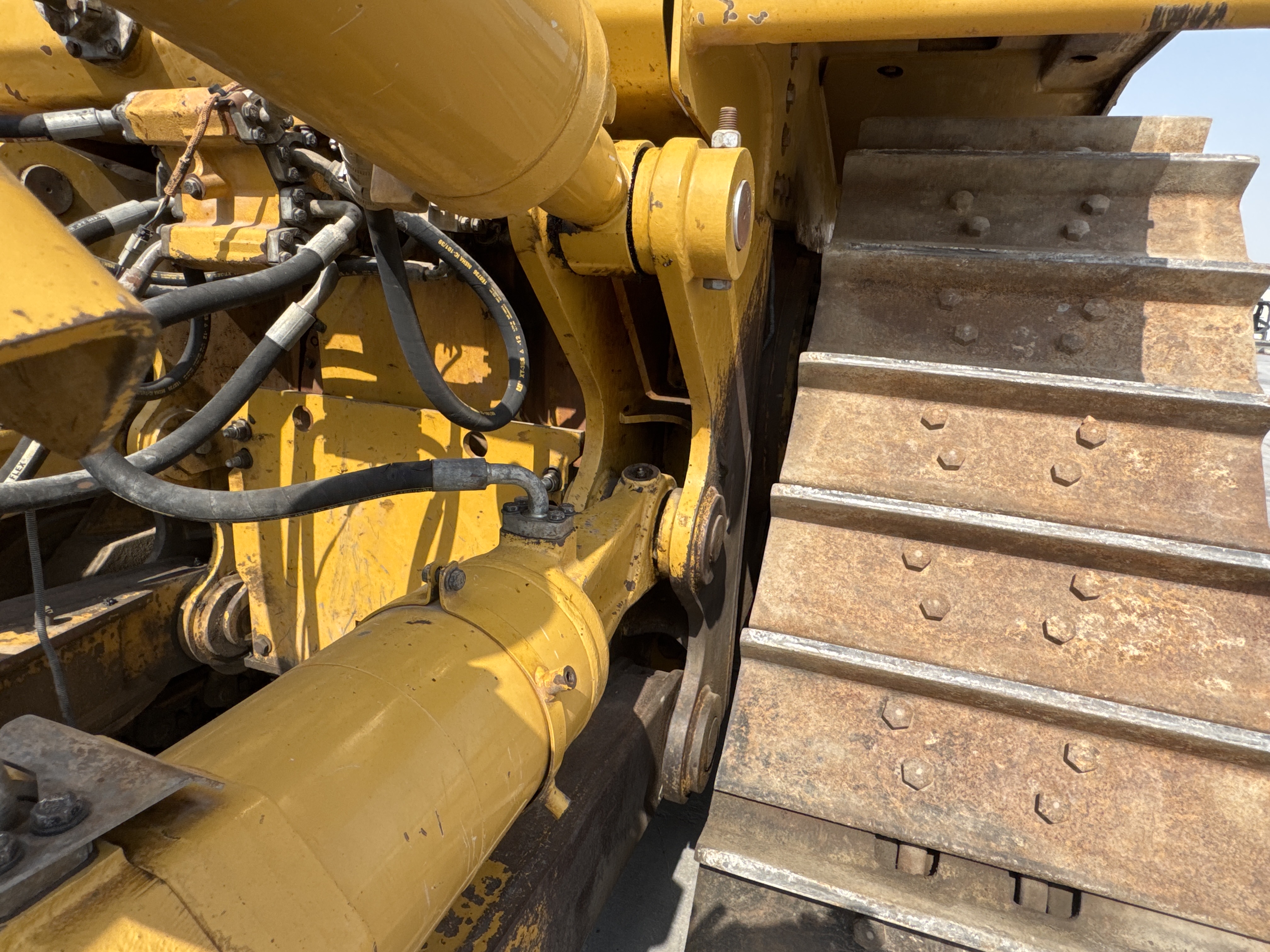 CDB-005-Cat-D8R-Crawler-dozers-inspection-Attachment-Ripper-2