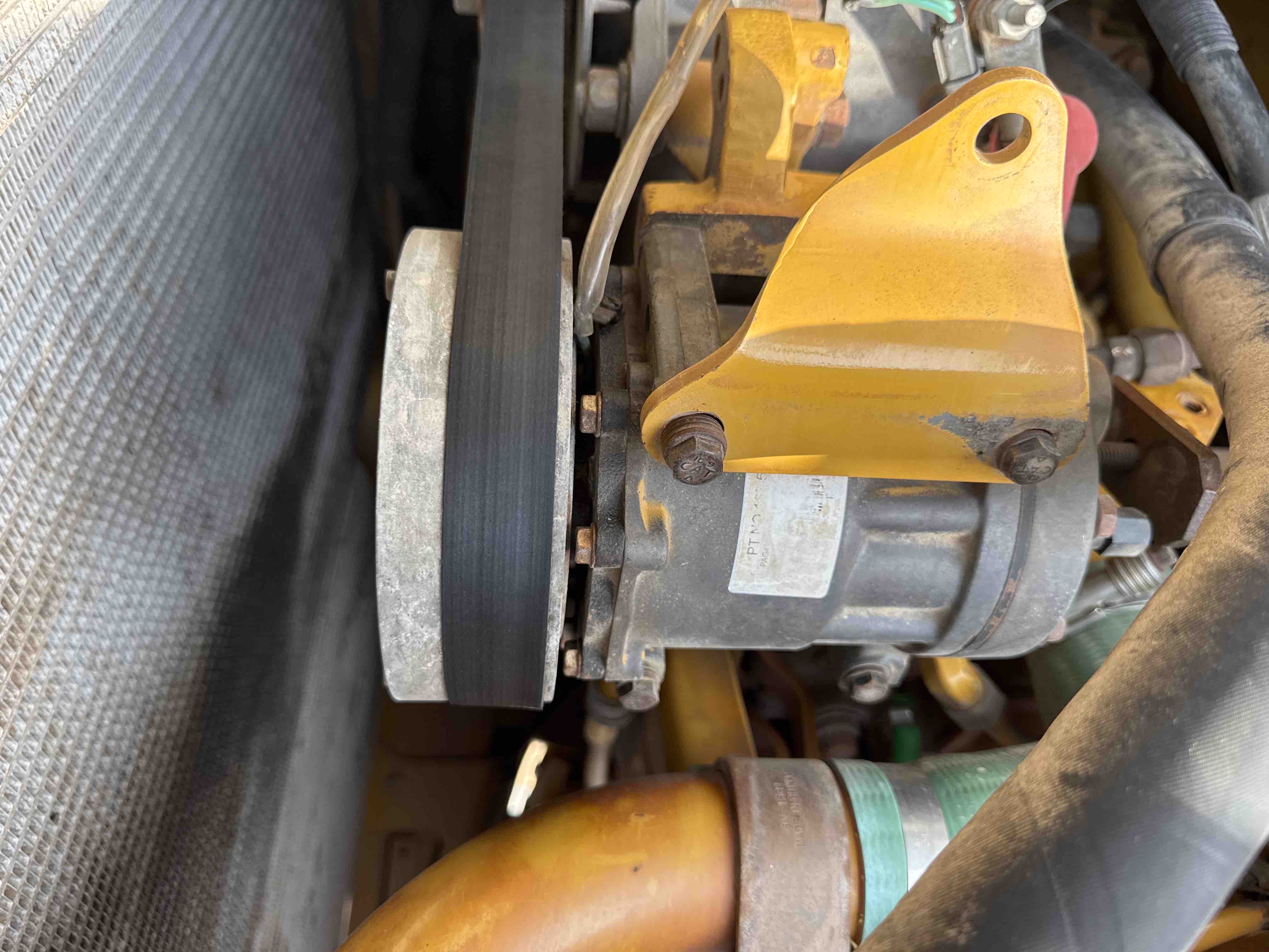 CDB-005-Cat-D8R-Crawler-dozers-inspection-Air-conditioning-A/C-compressor-2